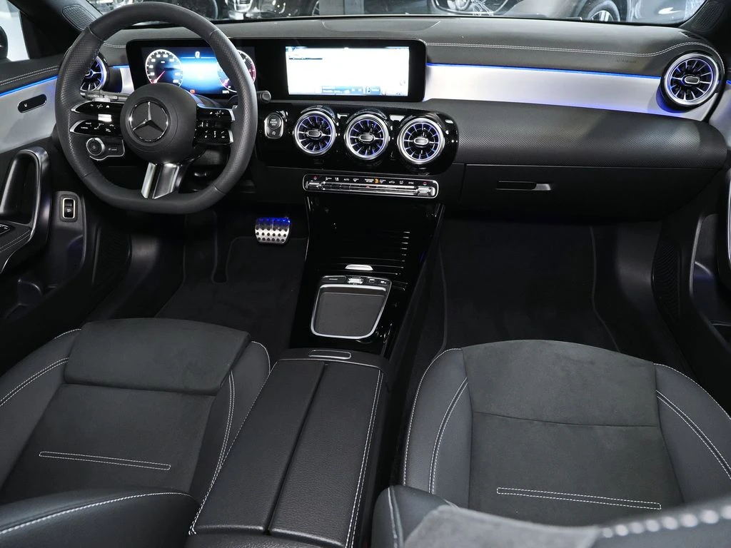 Mercedes-Benz-CLA 200 d-image-12