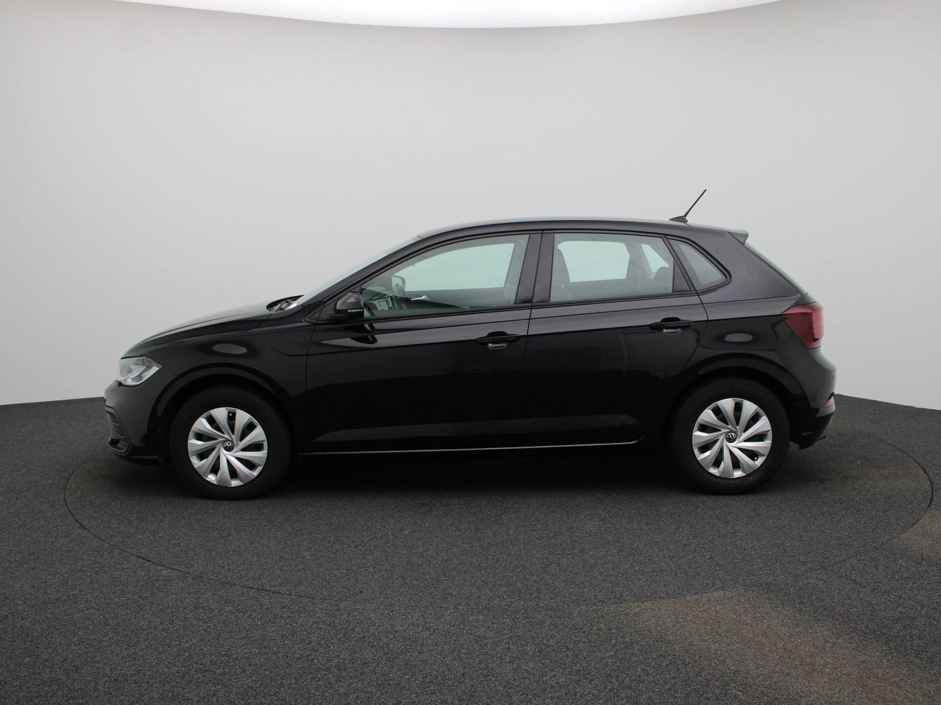 Volkswagen-Polo-image-4