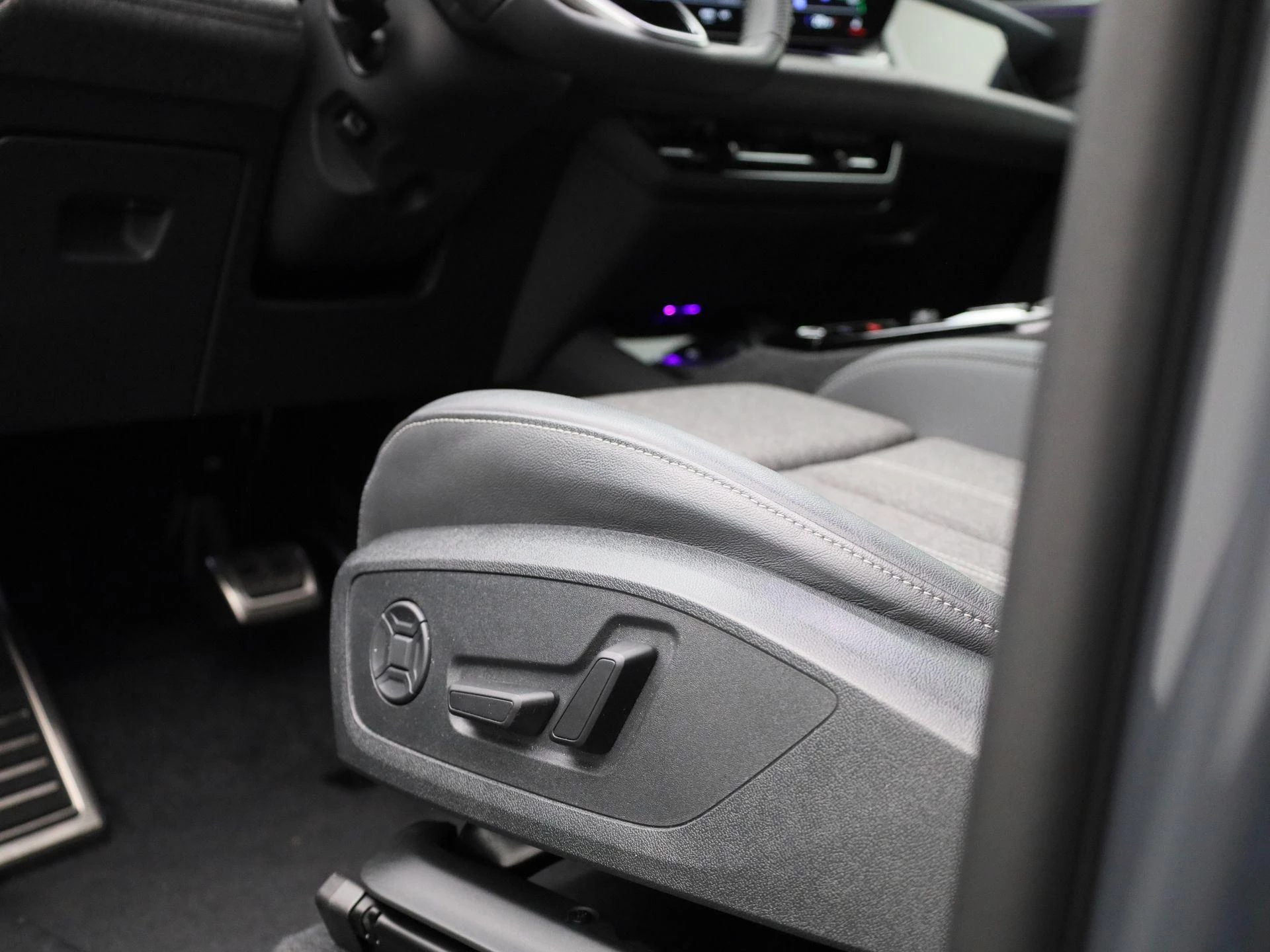 Audi-Q6 e-tron-image-46