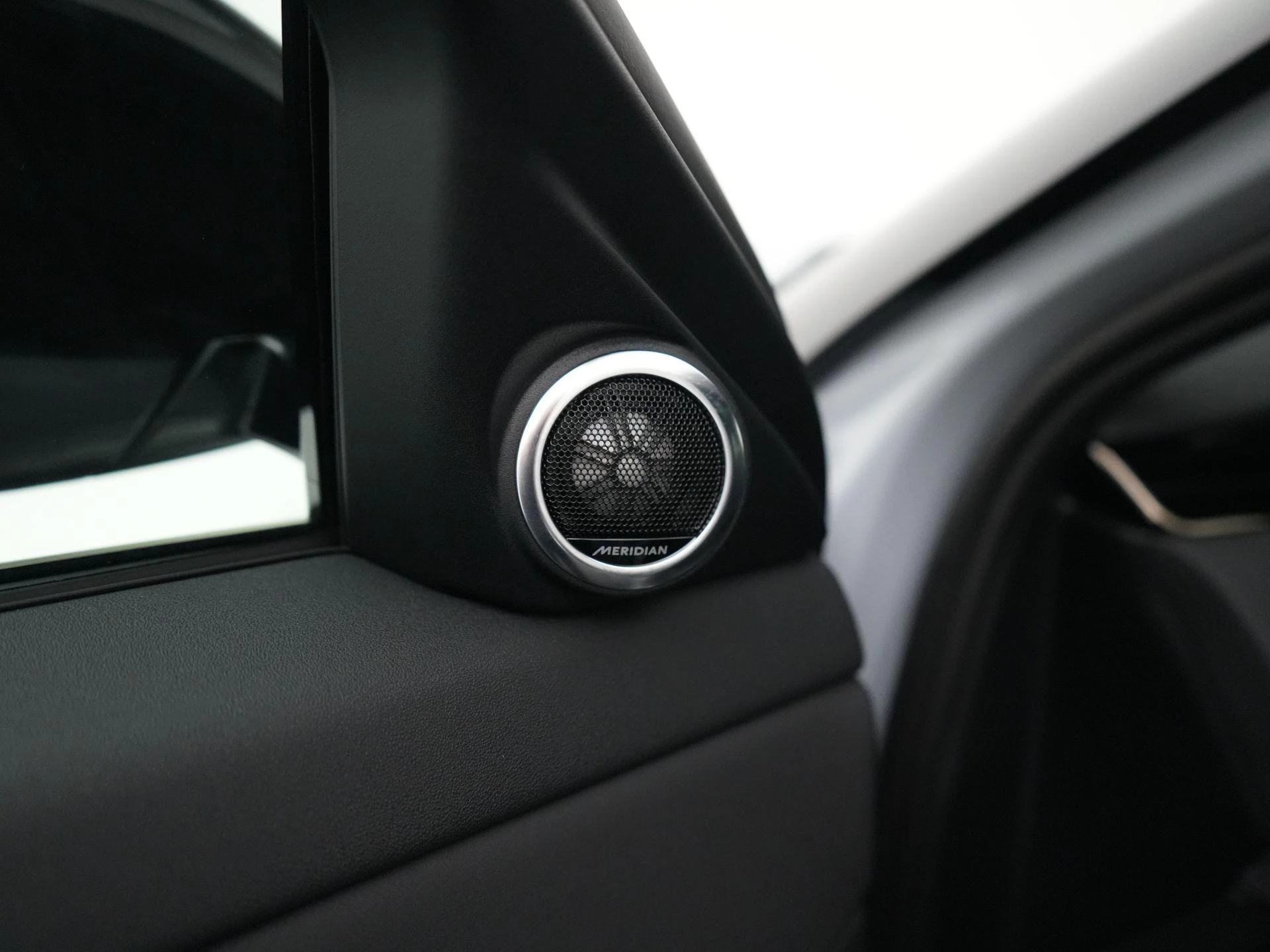 Land Rover-Range Rover Evoque-image-33