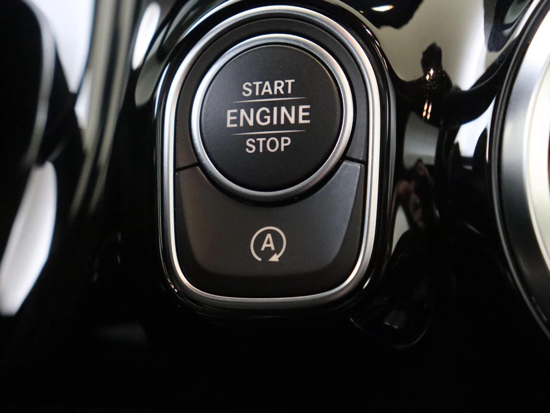 Mercedes-Benz-GLA-image-25