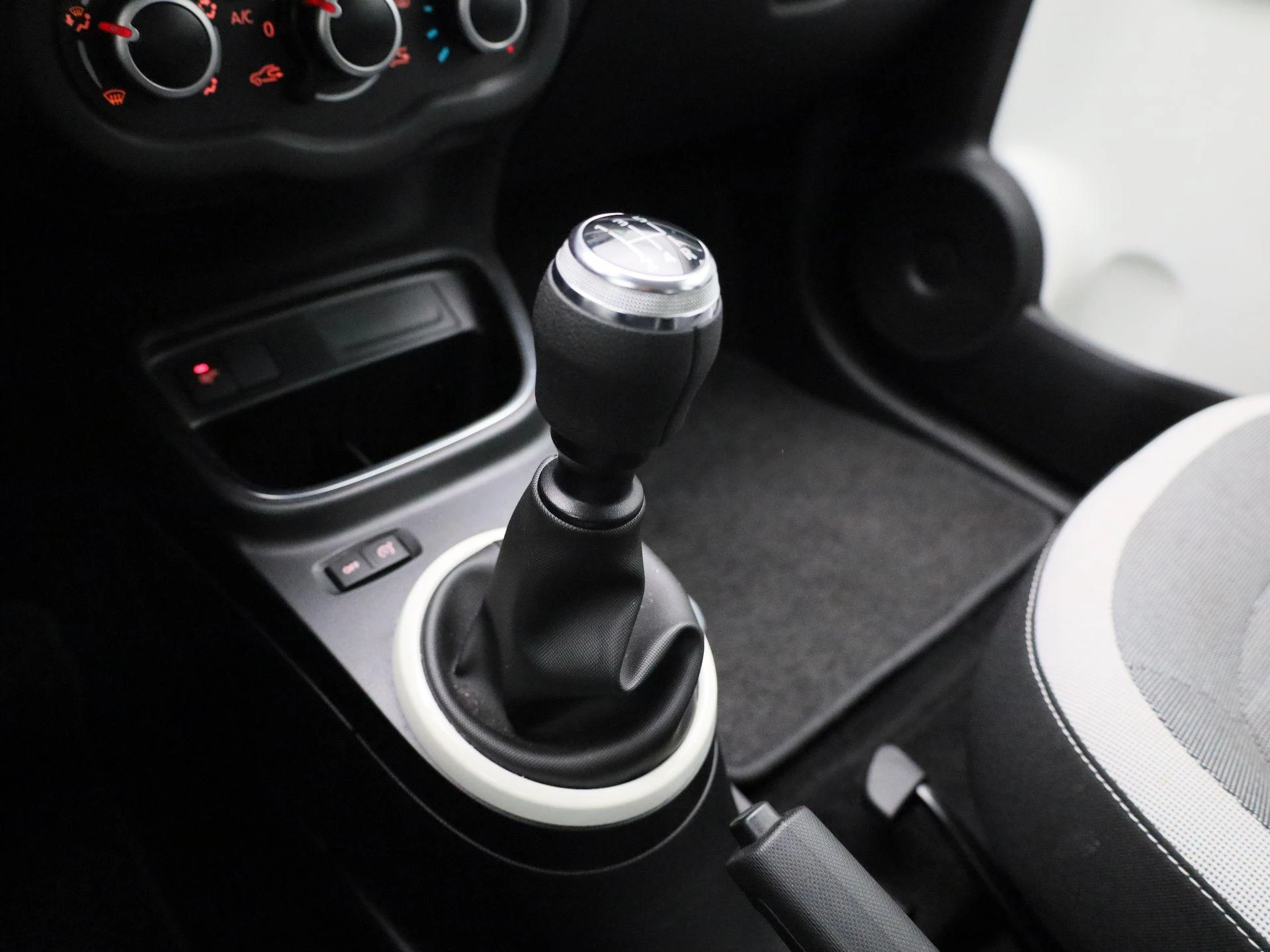 Renault-Twingo-image-15