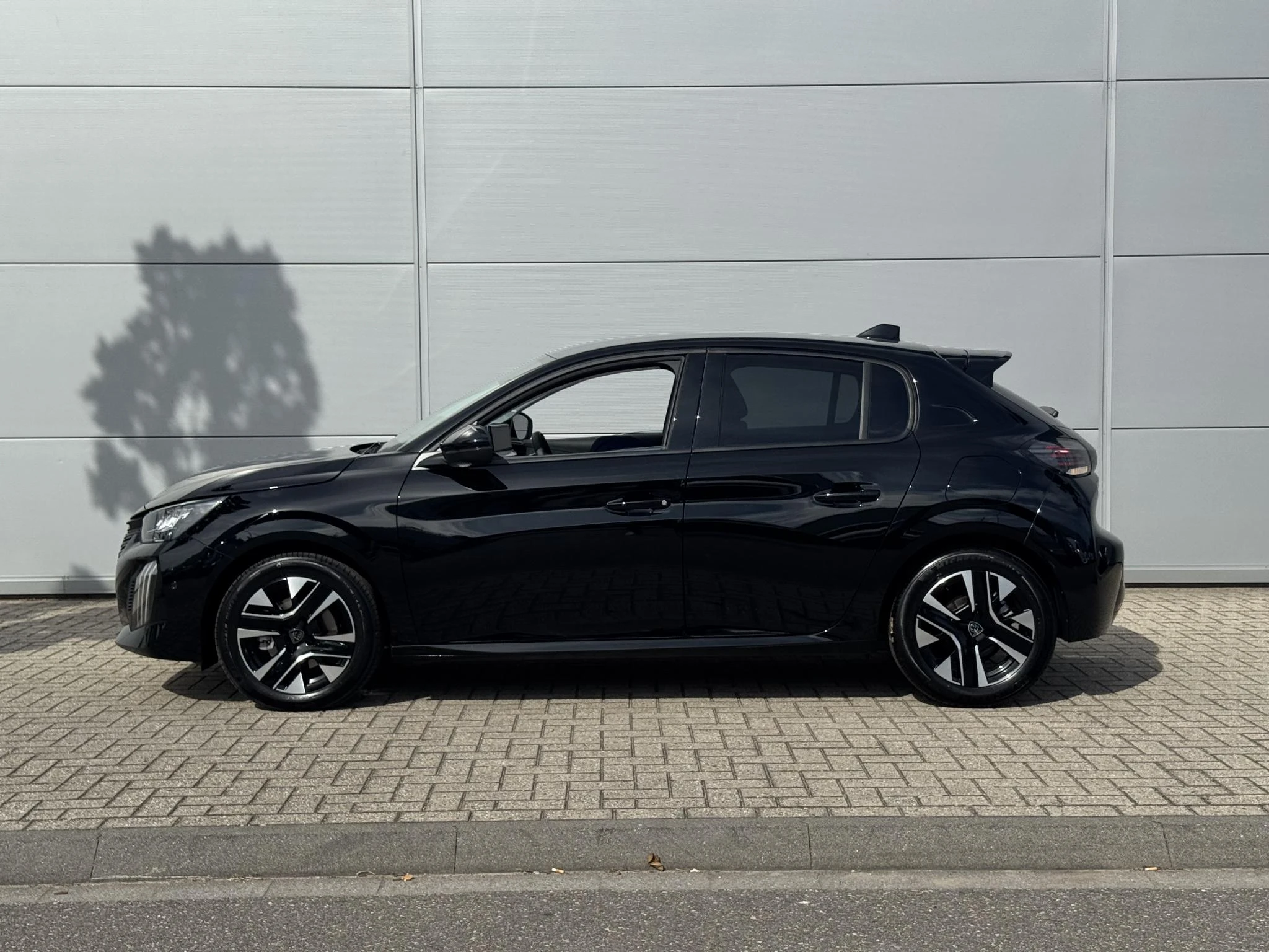Peugeot-208-image-2