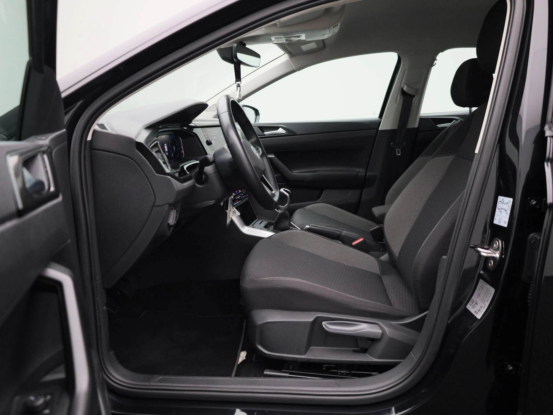 Volkswagen-Polo-image-10
