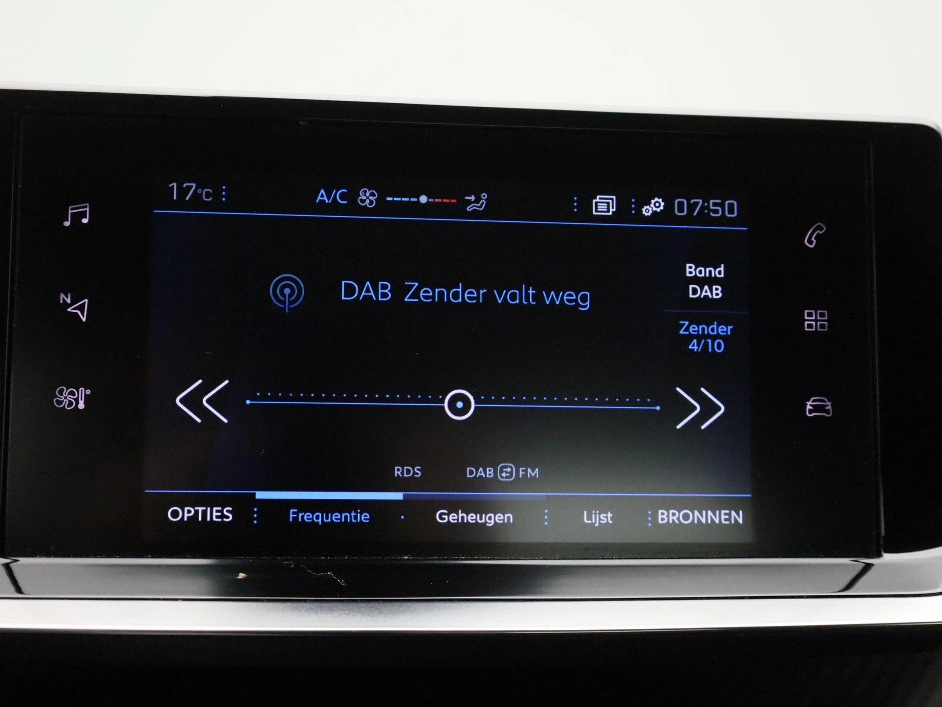 Peugeot-208-image-13