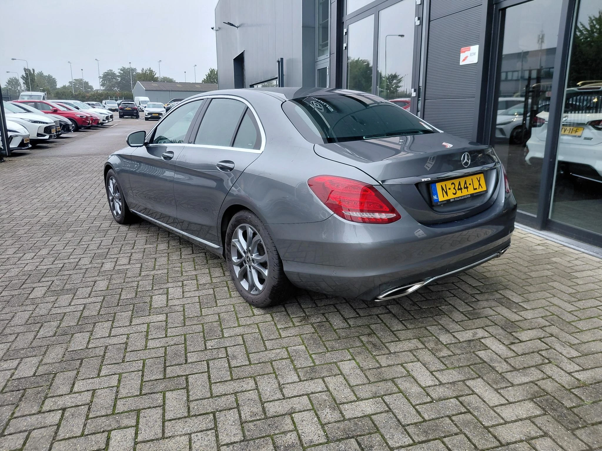 Mercedes-Benz-C-Klasse-image-3