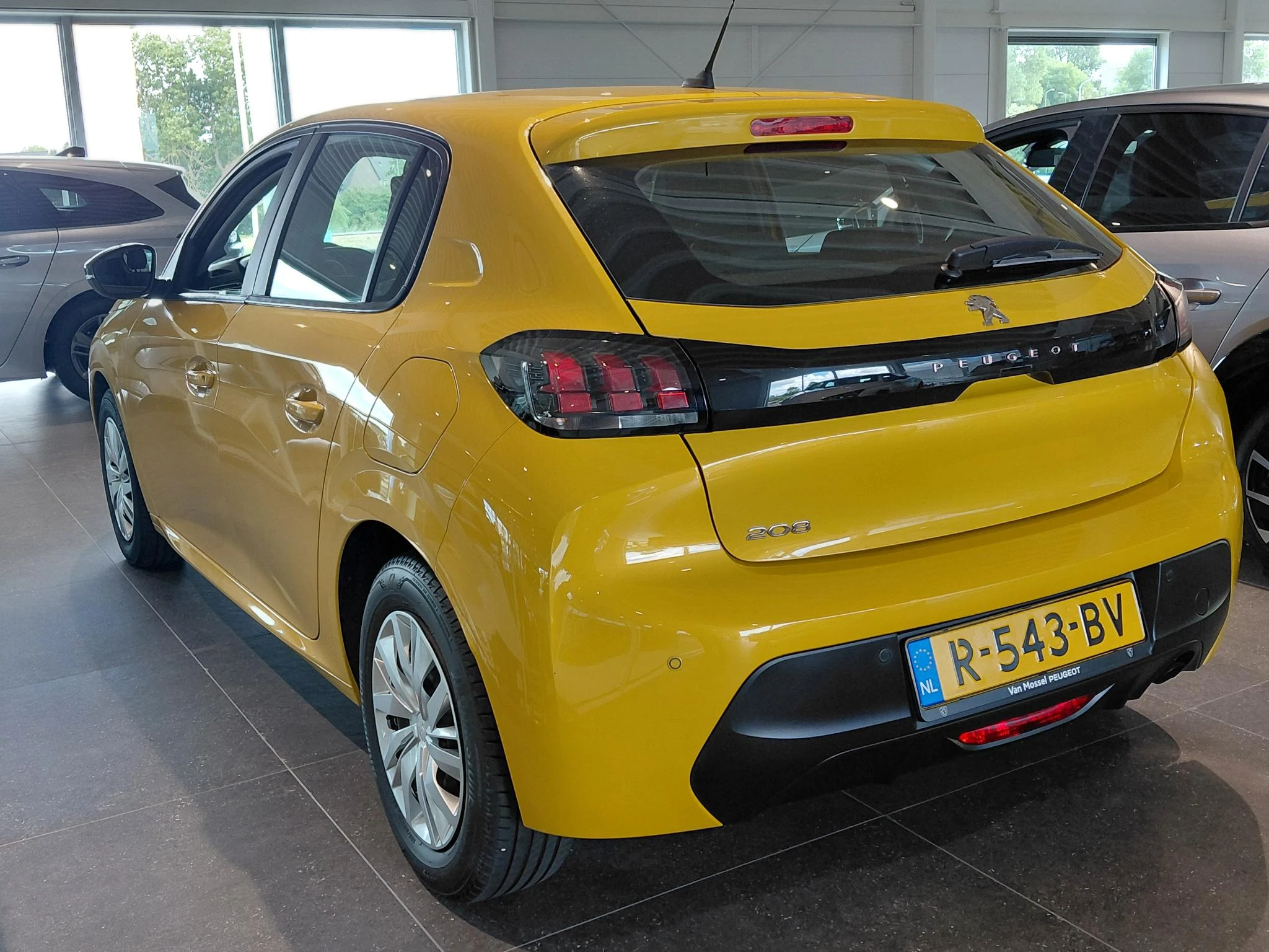 Peugeot-208-image-8