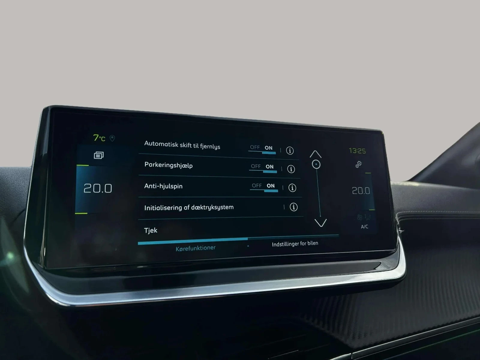 Peugeot-e-208-image-18