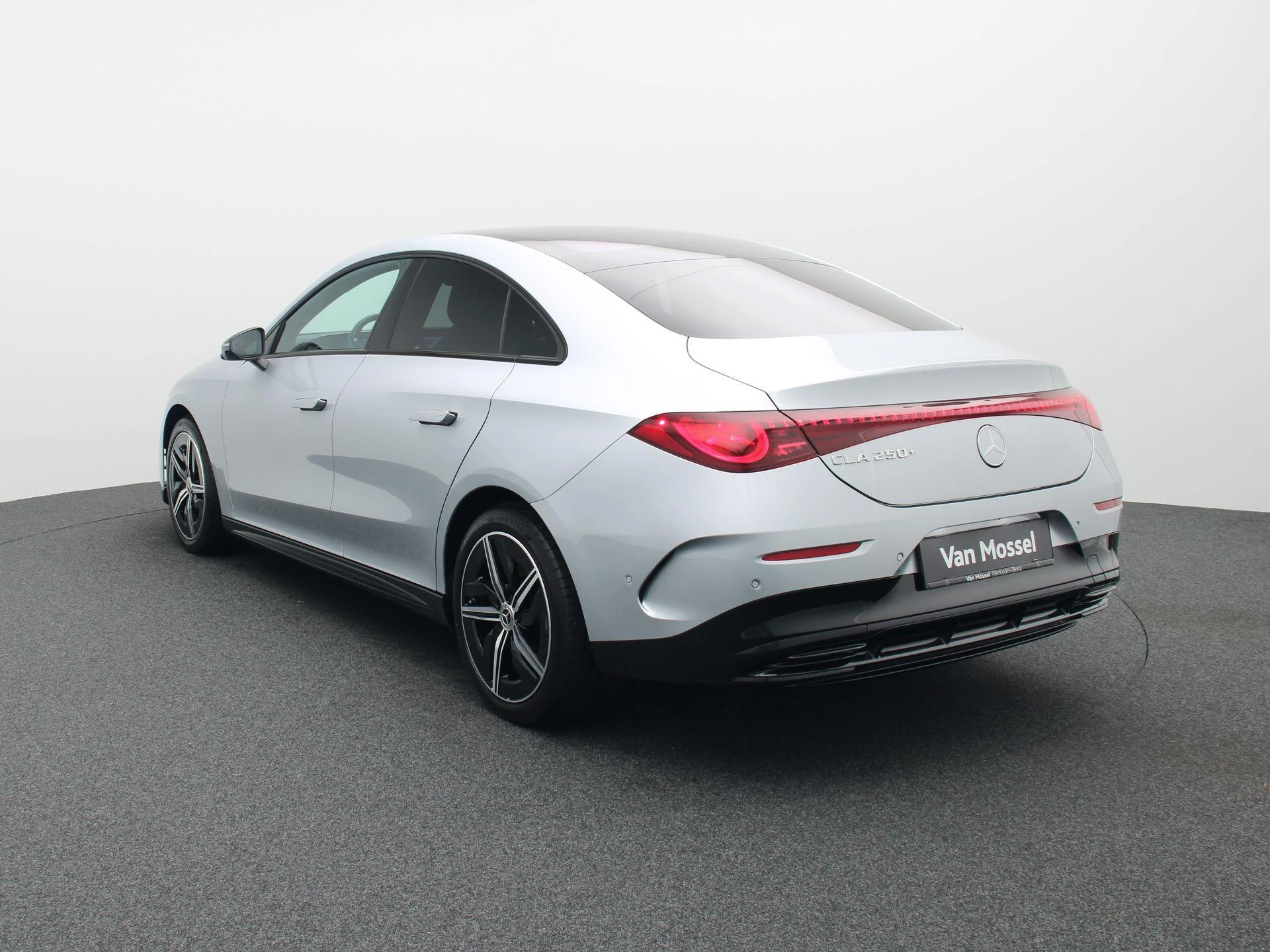 Mercedes-Benz-CLA-image-1