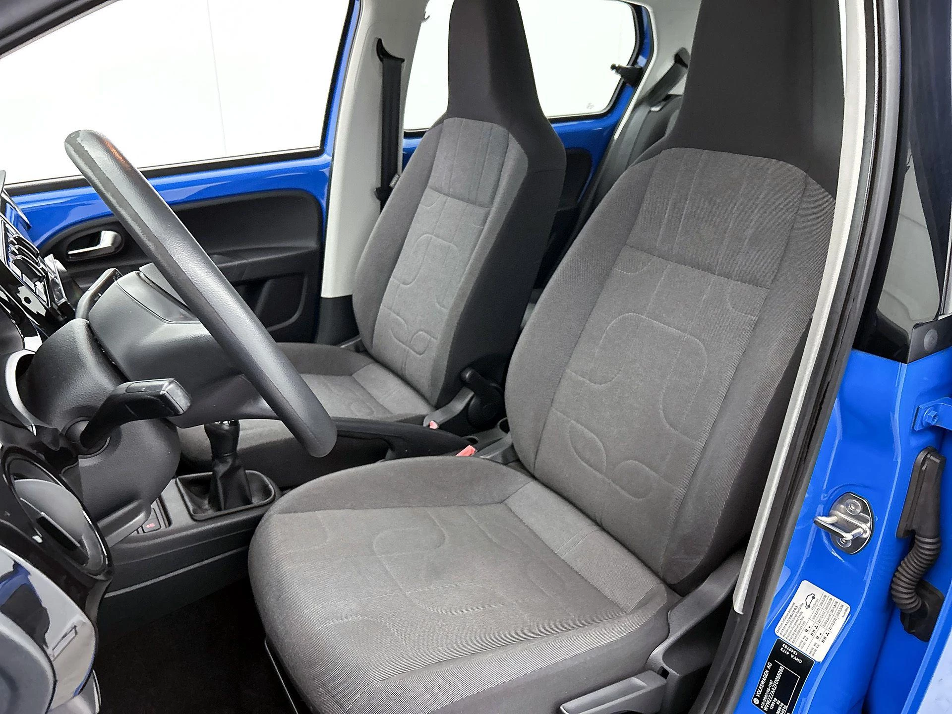 Volkswagen-up!-image-29