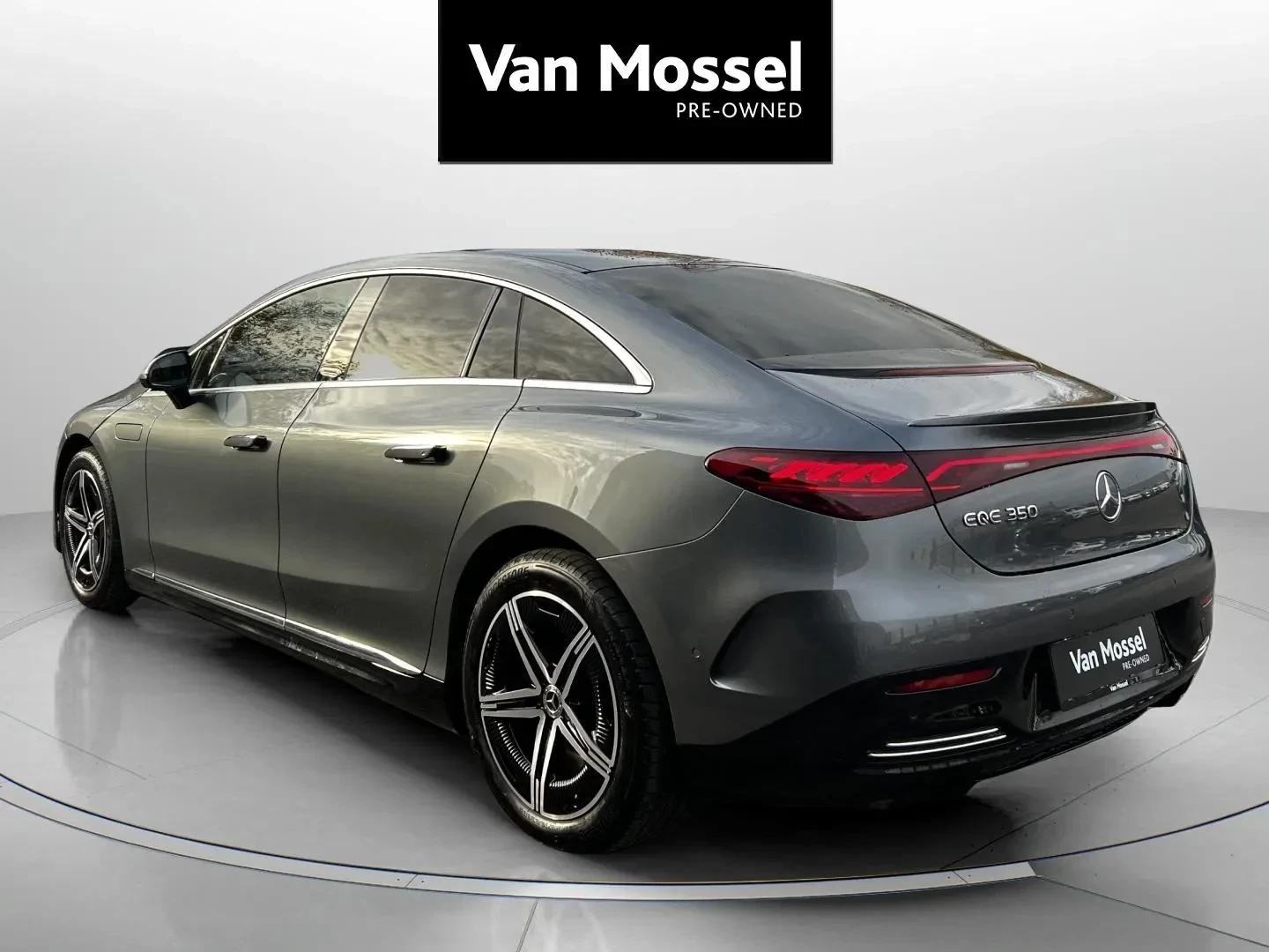 Mercedes-Benz-EQE-image-6