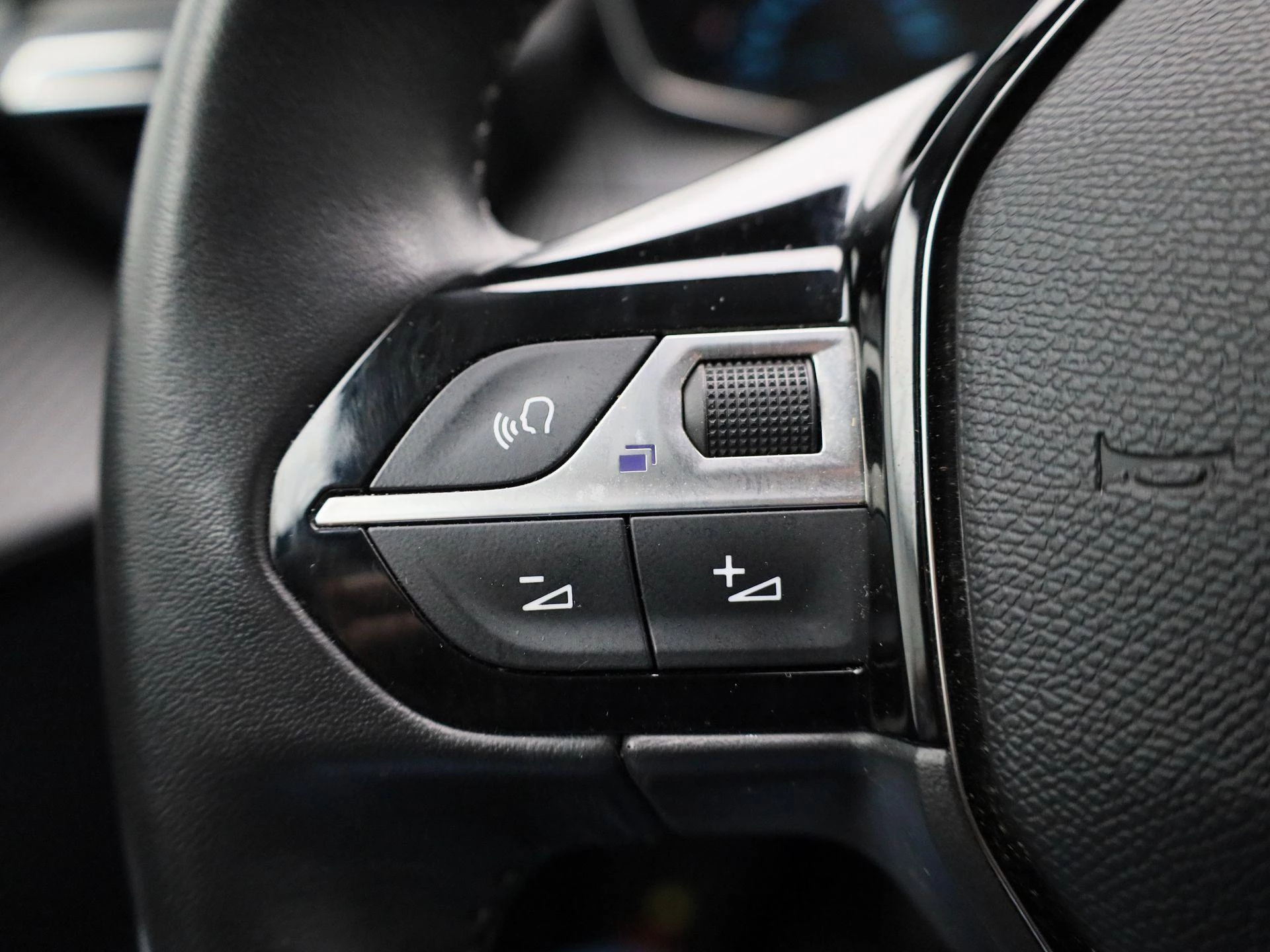 Peugeot-e-208-image-20