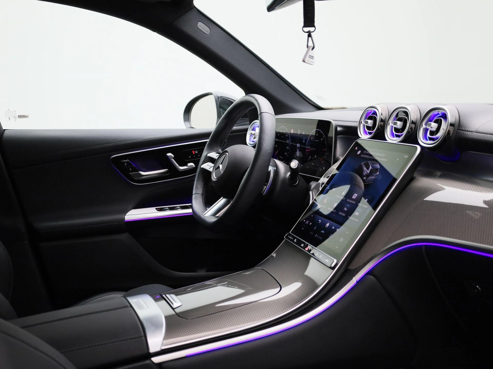 Mercedes-Benz-GLC-image-34