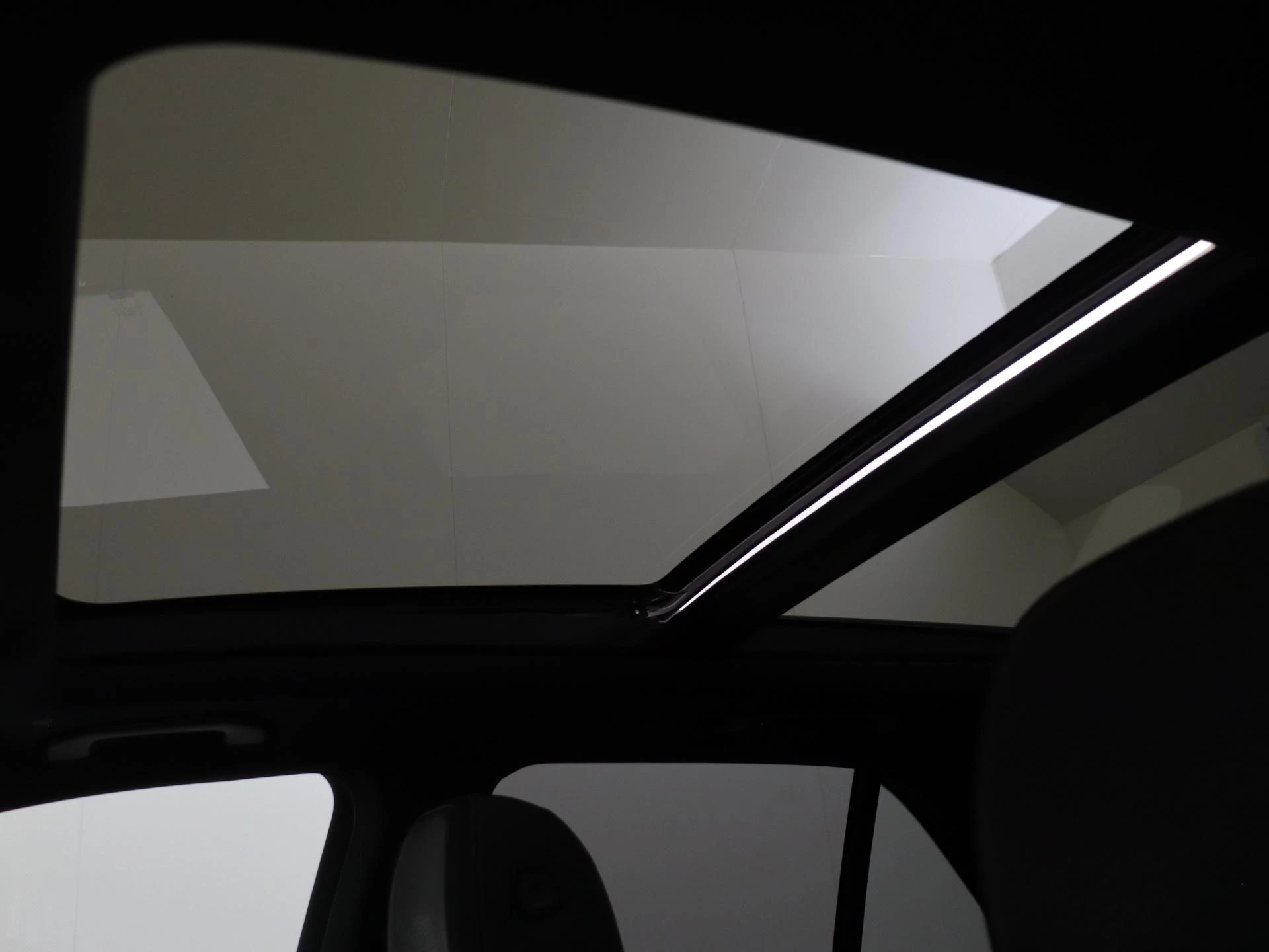 Mercedes-Benz-GLE-image-29