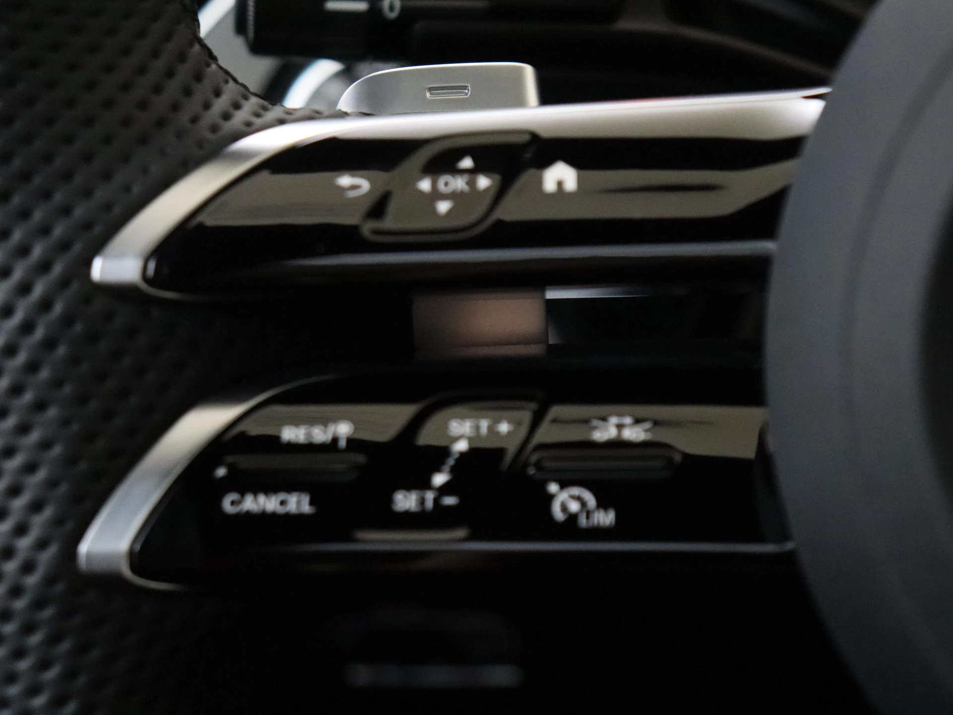 Mercedes-Benz-E-Klasse-image-12