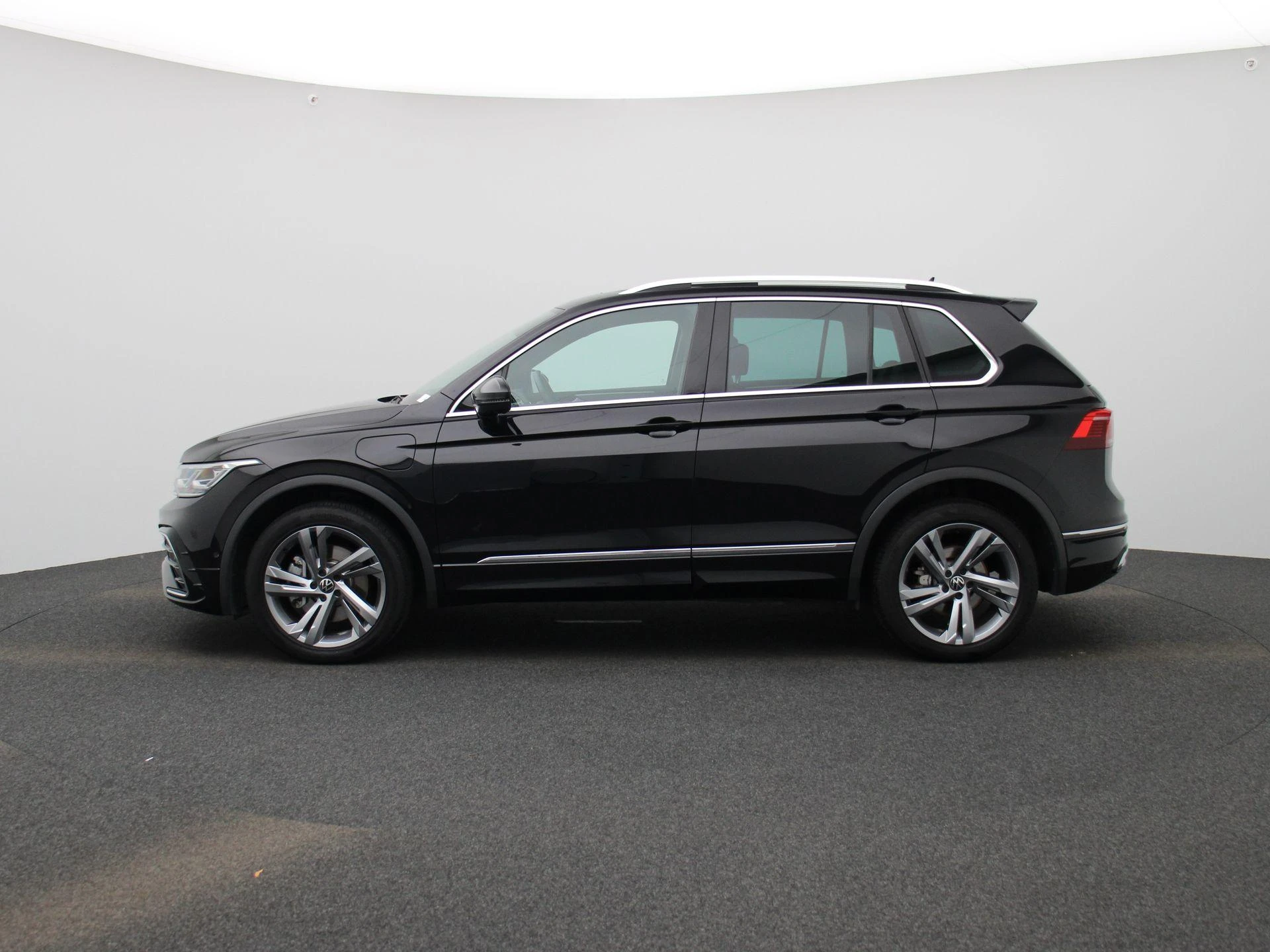 Volkswagen-Tiguan-image-3