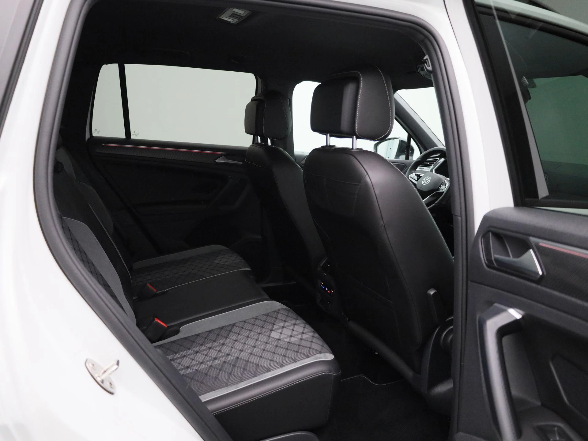 Volkswagen Tiguan 1.4 TSI eHybrid R-Line Business+ 245 PK|
