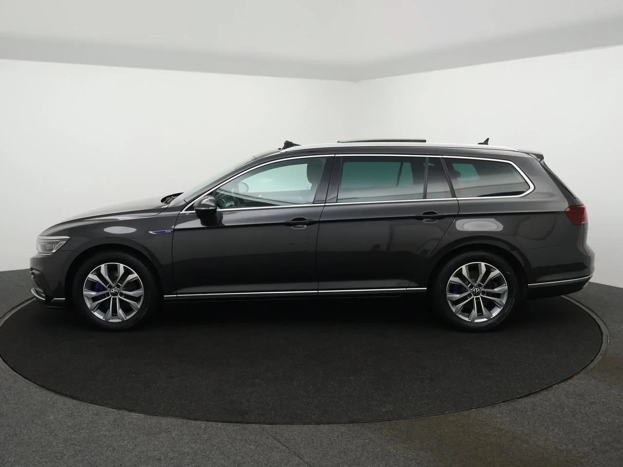 Volkswagen-Passat-image-11