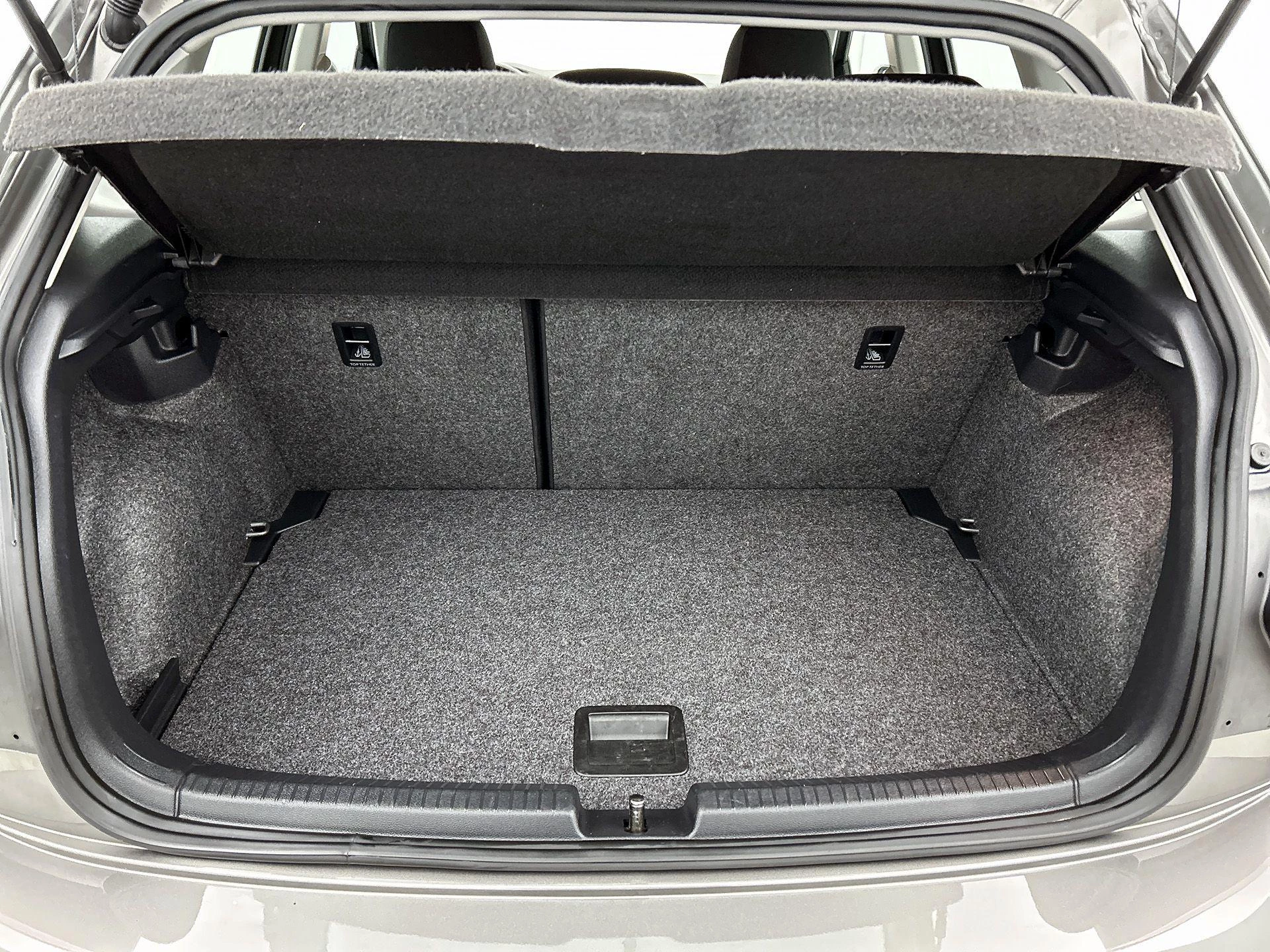 Volkswagen-Polo-image-24