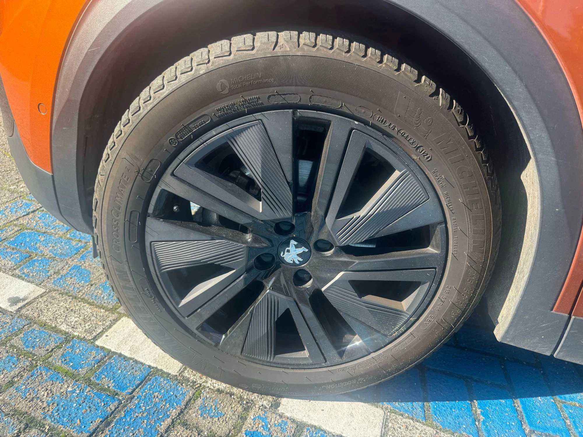 Peugeot-e-2008-image-11
