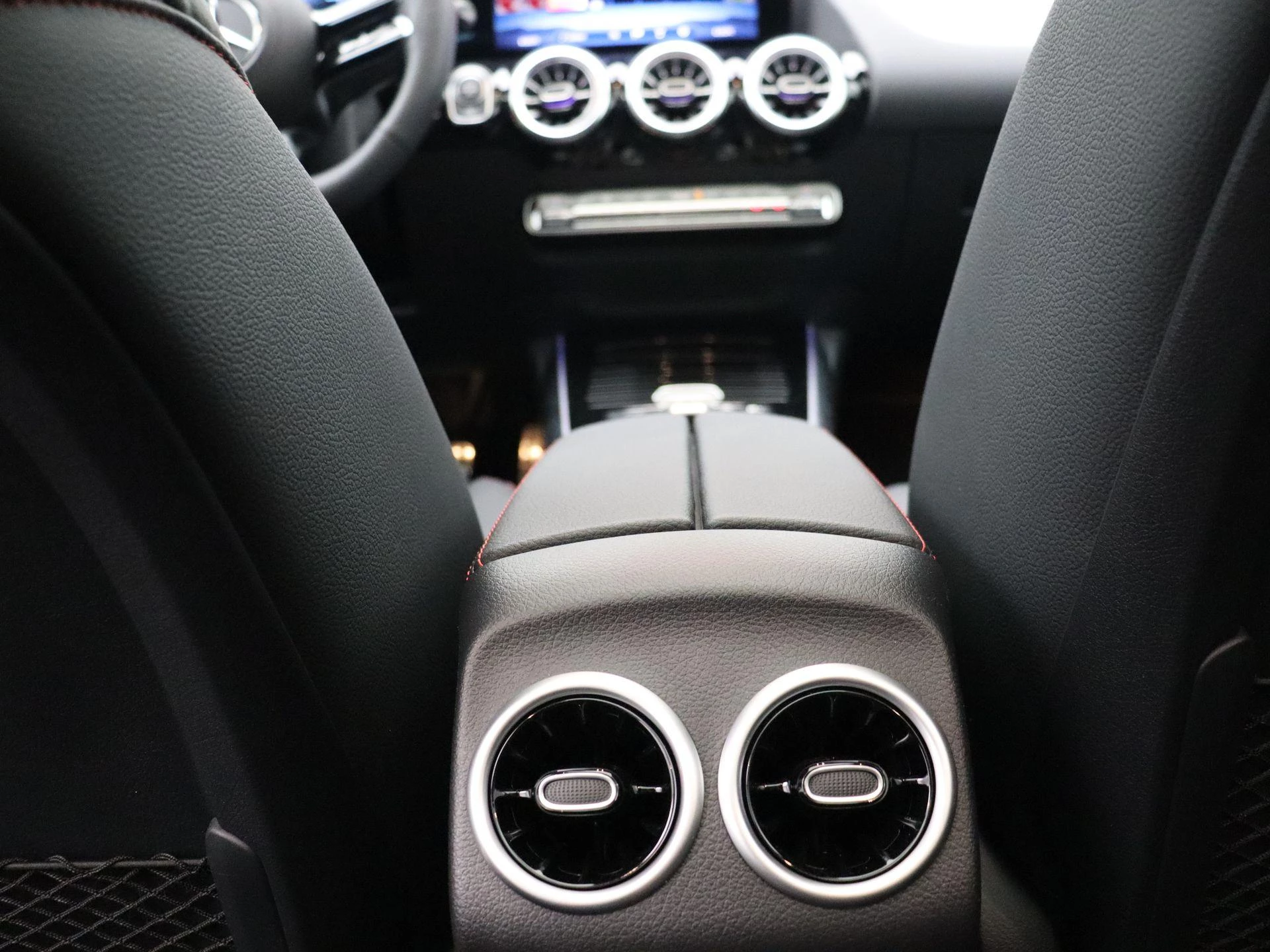 Mercedes-Benz B-Klasse 220 4MATIC AMG Line + PREMIUM PLUS PACK + CARPLAY + PANO +
