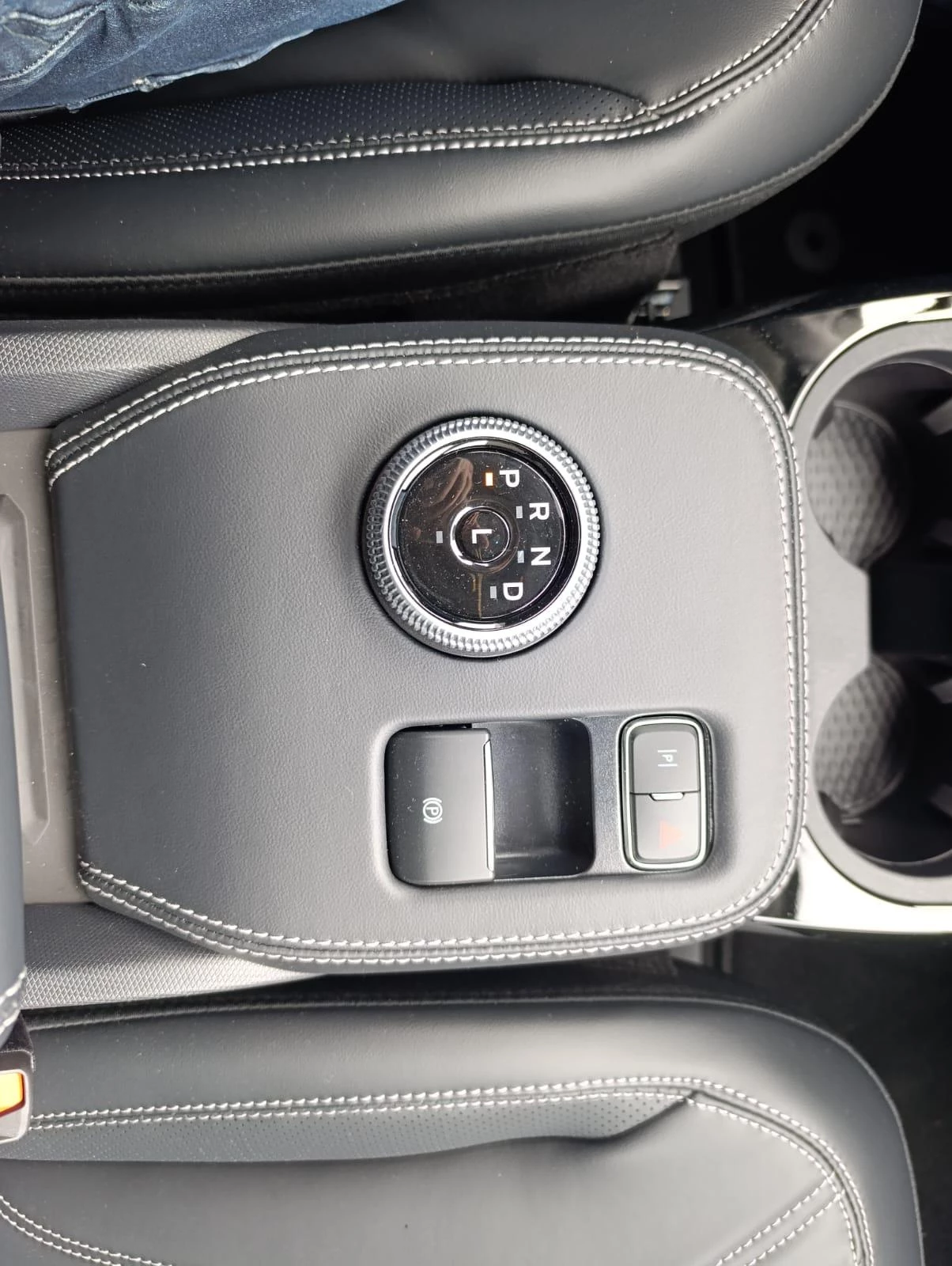 Ford-Mustang Mach-E-image-21