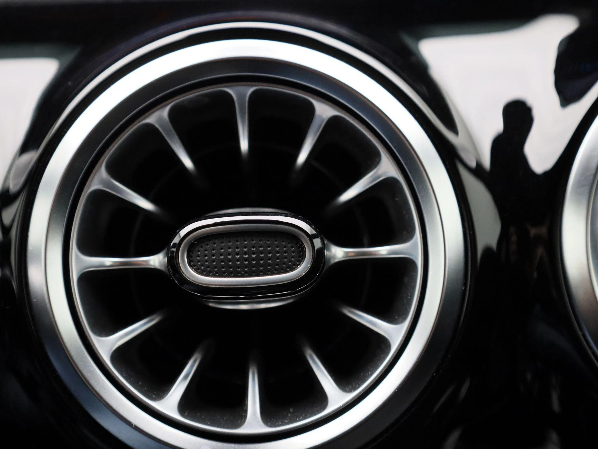 Mercedes-Benz-CLA-image-26