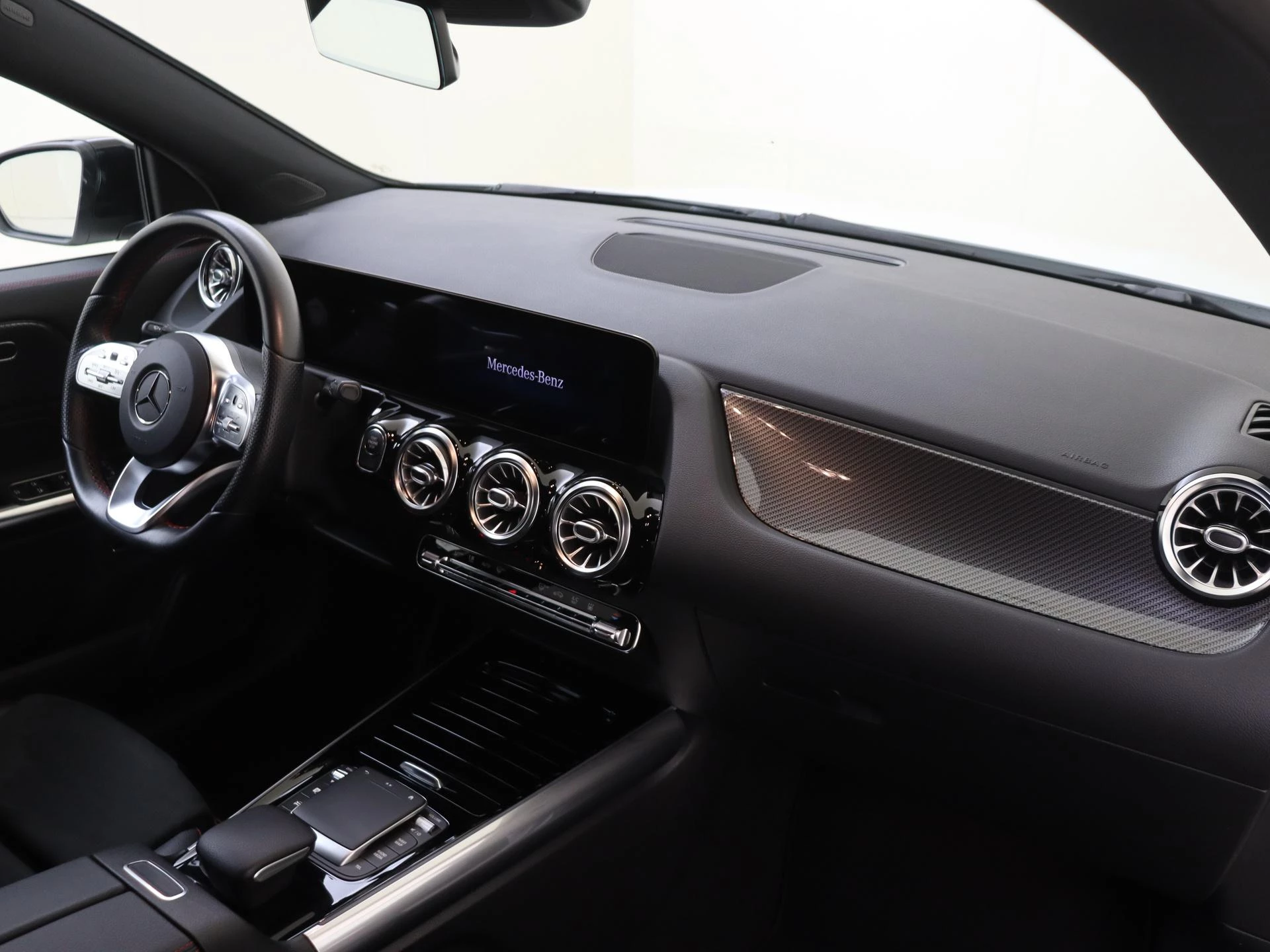 Mercedes-Benz-GLA-image-4