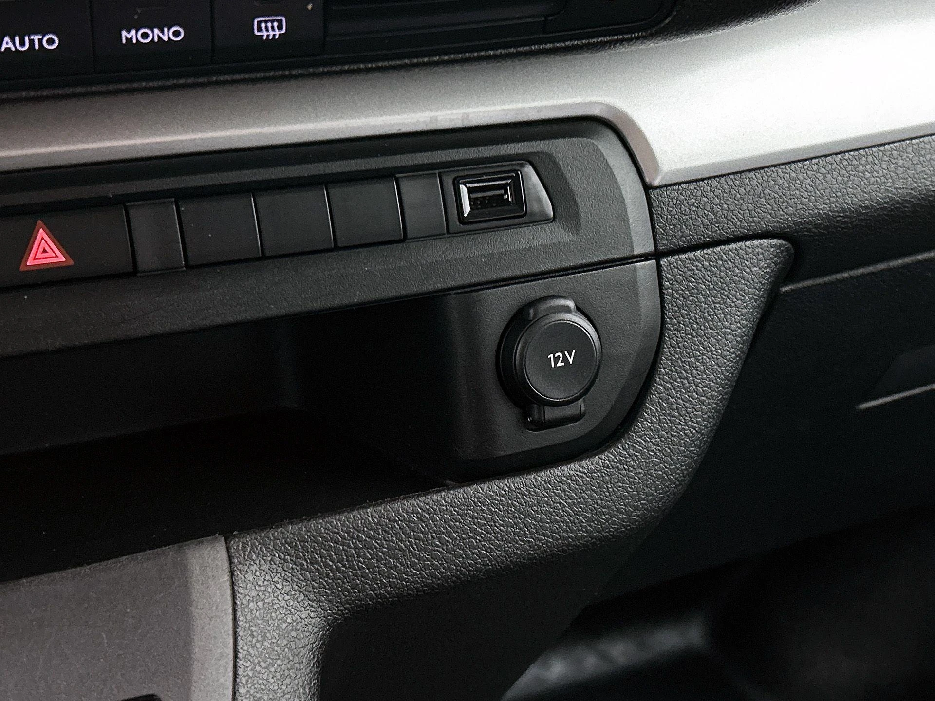 Opel-Vivaro-image-30