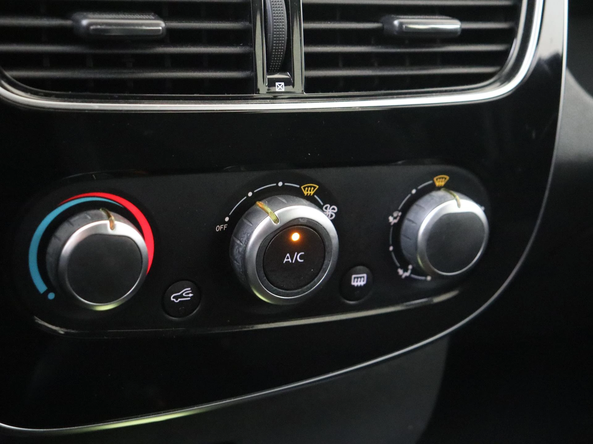 Renault-Clio-image-18