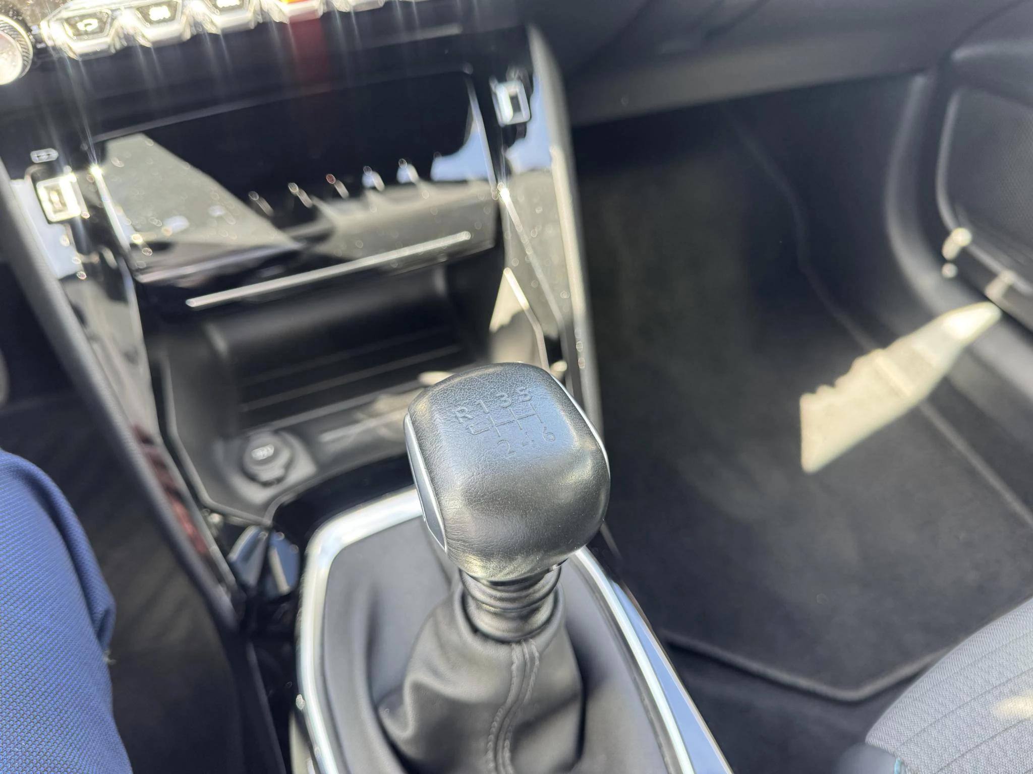 Peugeot-208-image-19