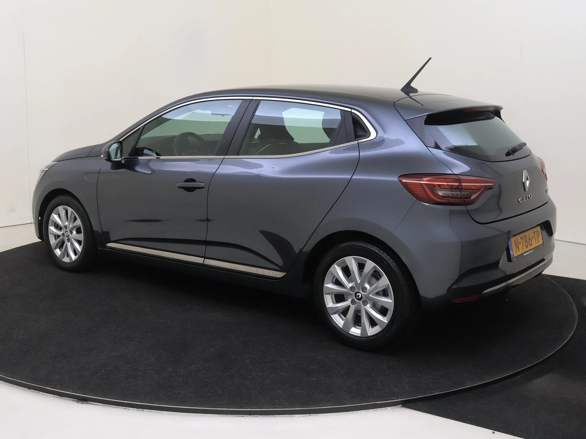 Renault-Clio-image-2