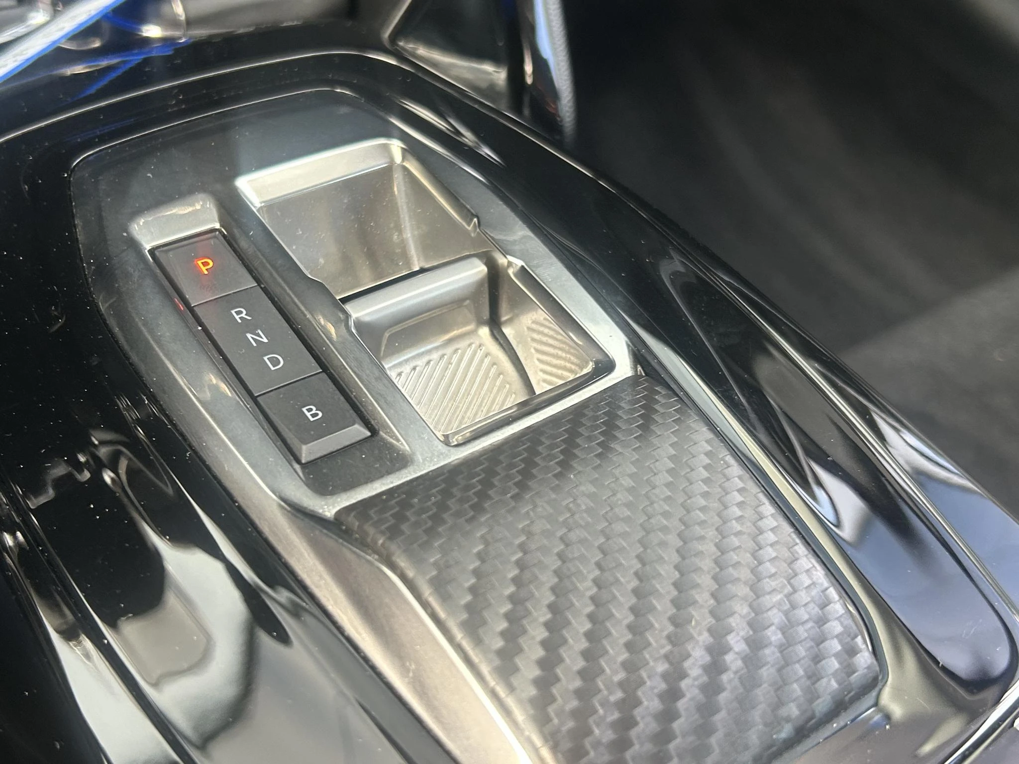 Peugeot-e-208-image-19