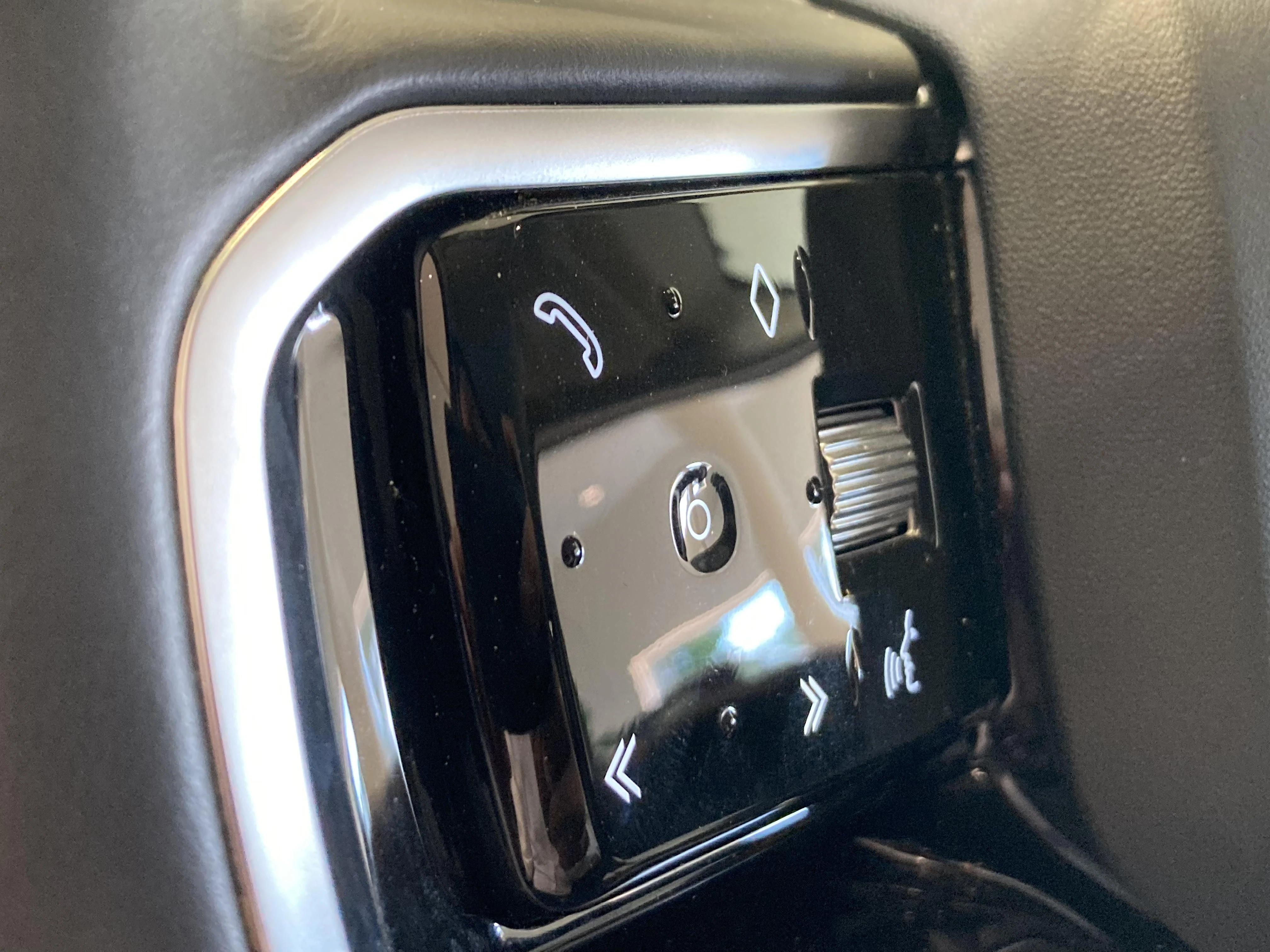 Land Rover-Discovery Sport-image-15