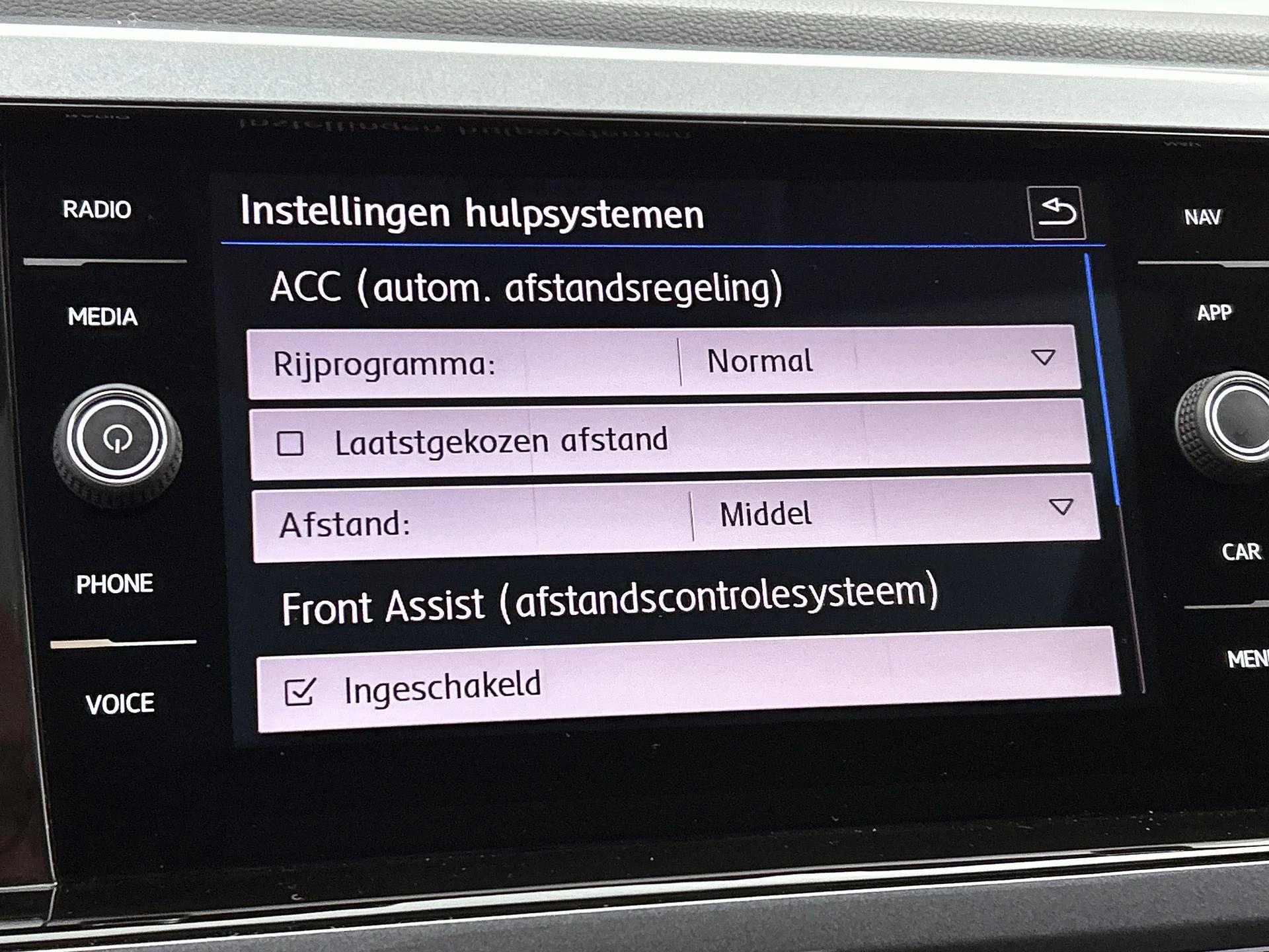 Volkswagen-Polo-image-9