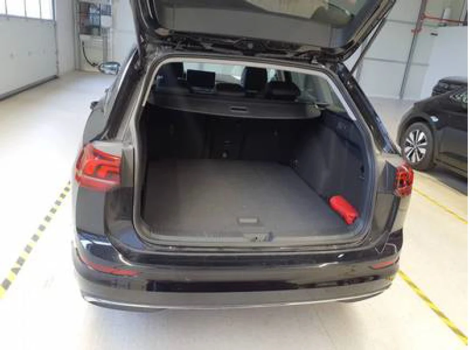 Volkswagen-Golf-image-4
