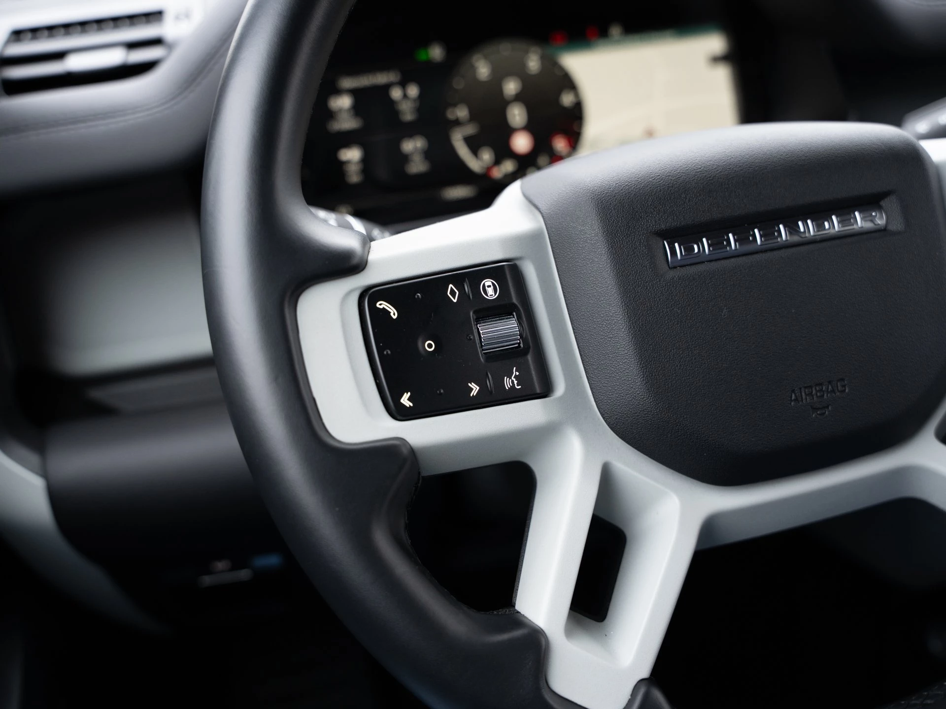 Land Rover-Defender-image-18