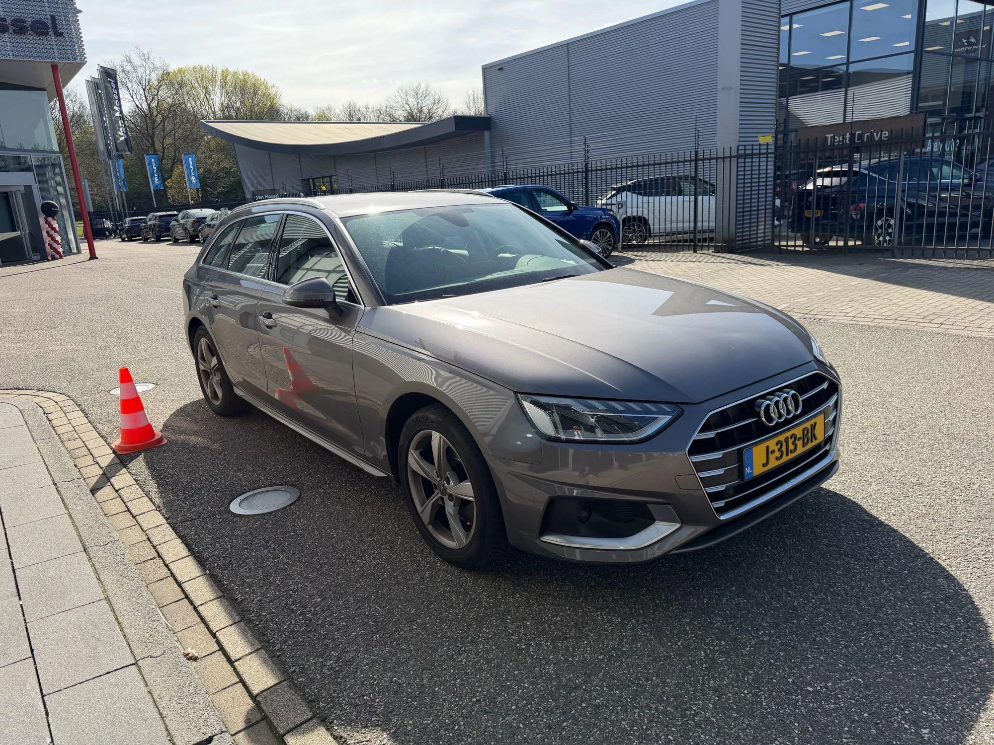 Audi-A4-image-1