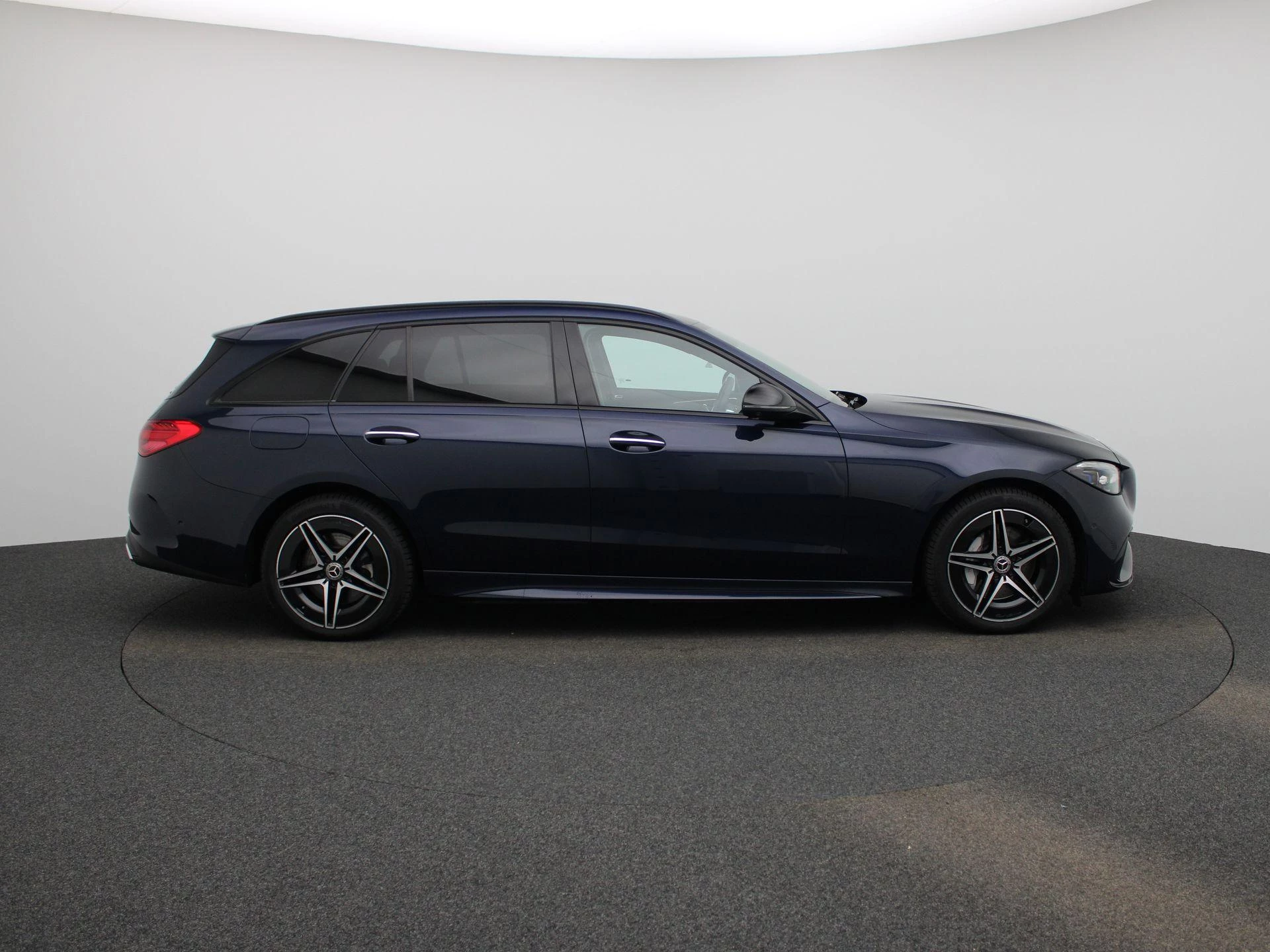 Mercedes-Benz-C-Klasse-image-5