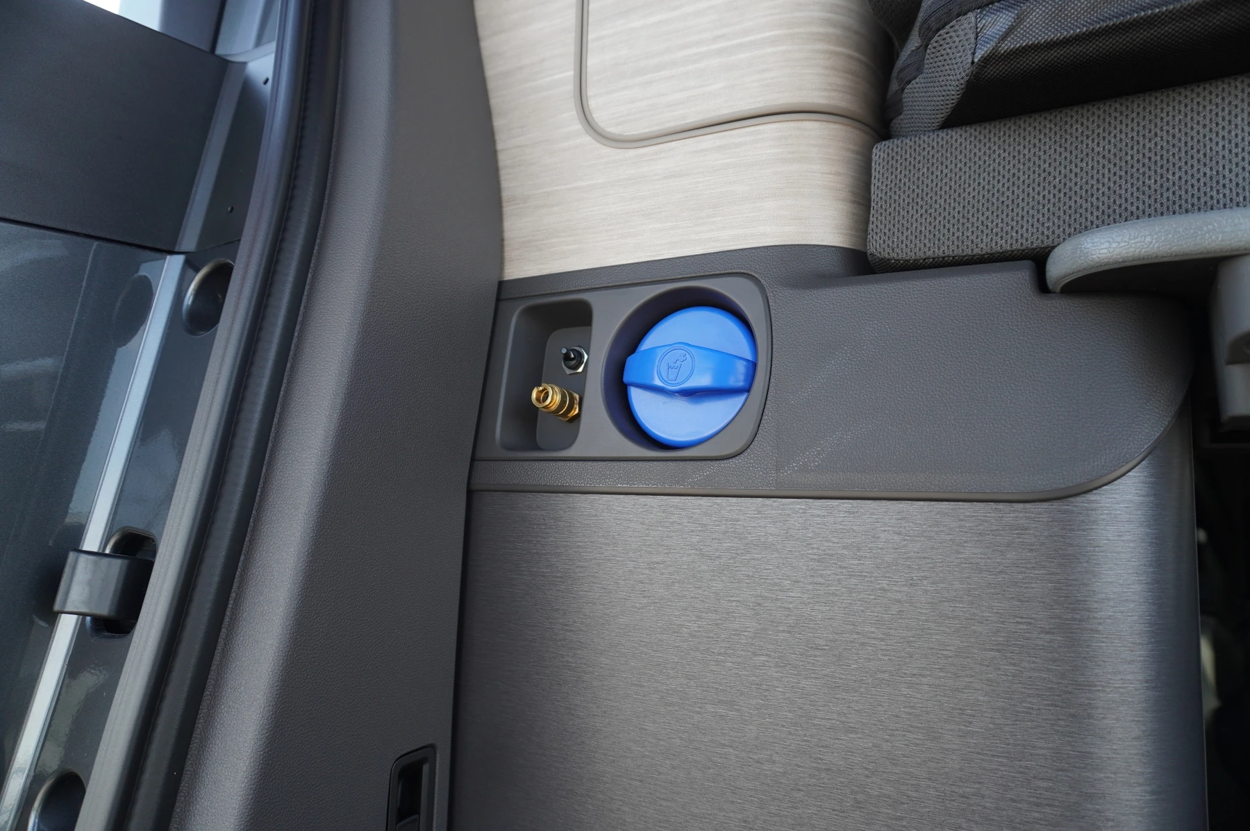 Volkswagen-California-image-34