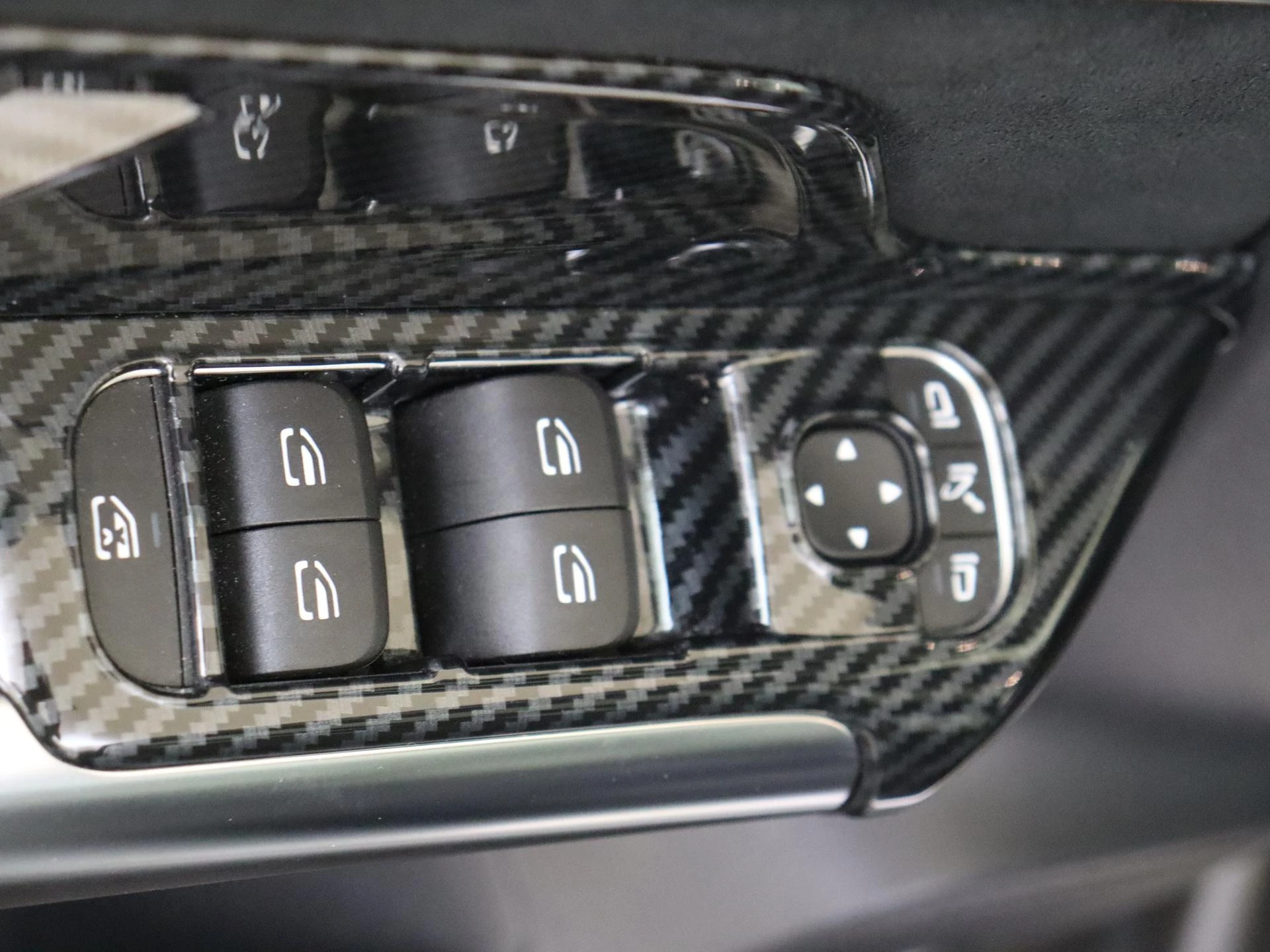 Mercedes-Benz-GLA-image-26