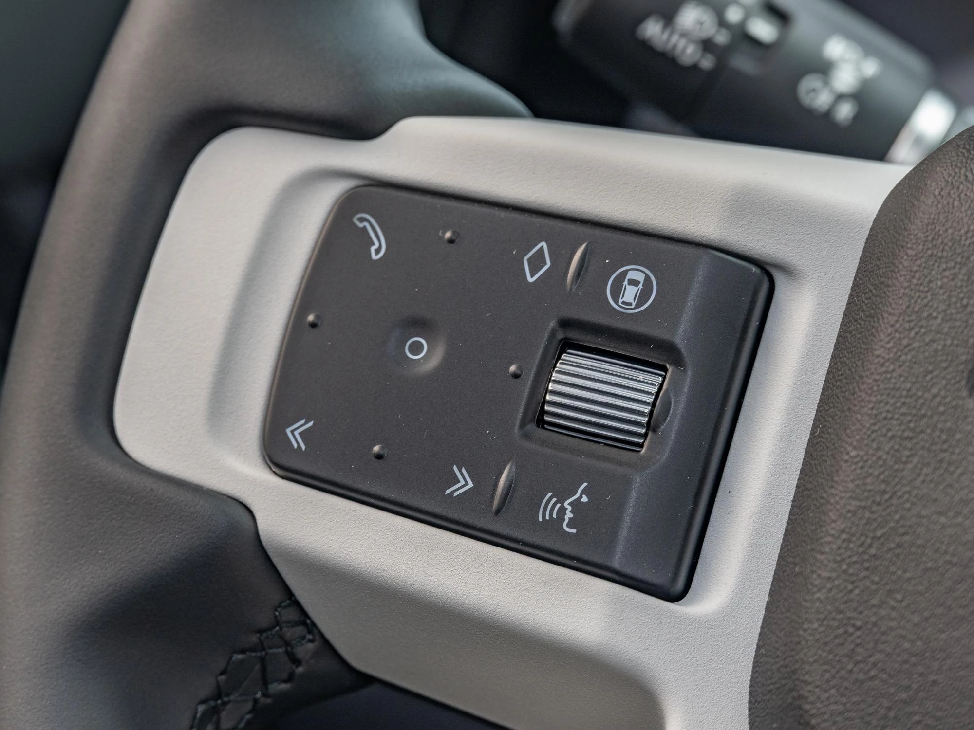 Land Rover Defender 90 D200 S AWD Auto. 26MY