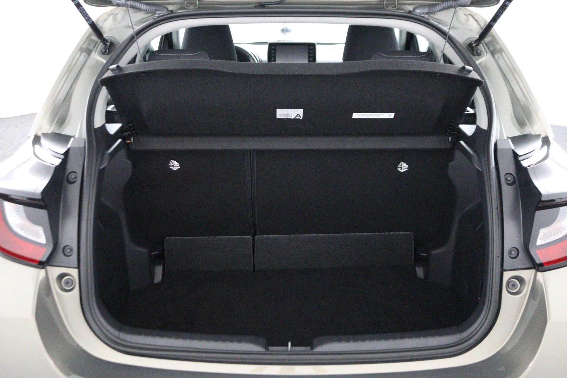 Mazda-2 Hybrid-image-18