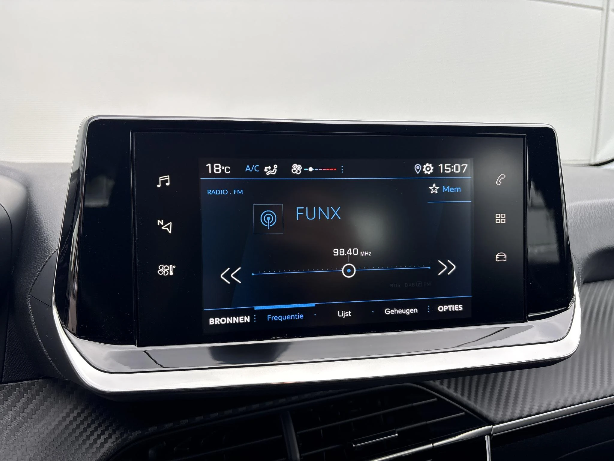 Peugeot-208-image-15