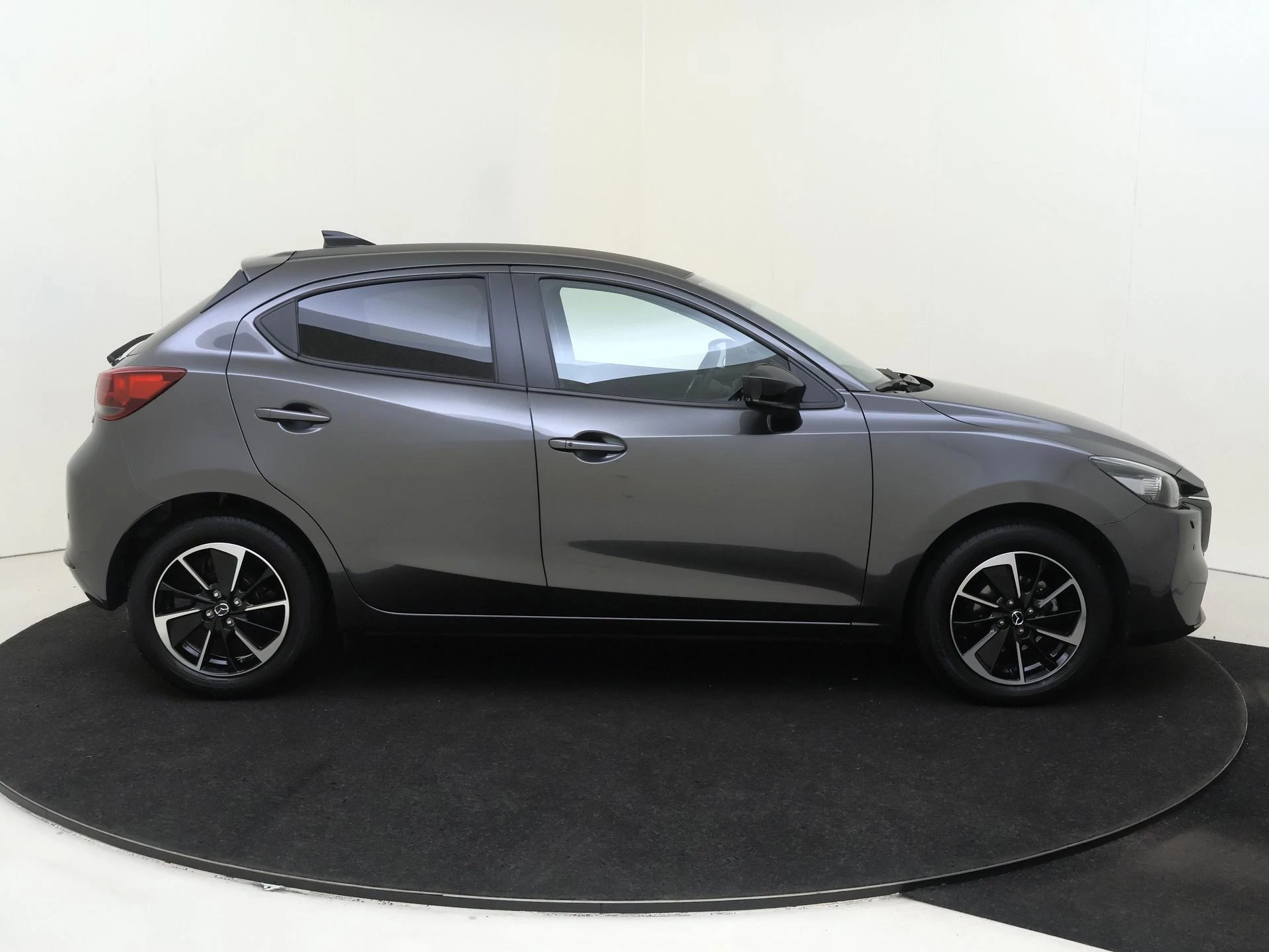 Mazda-2-image-5