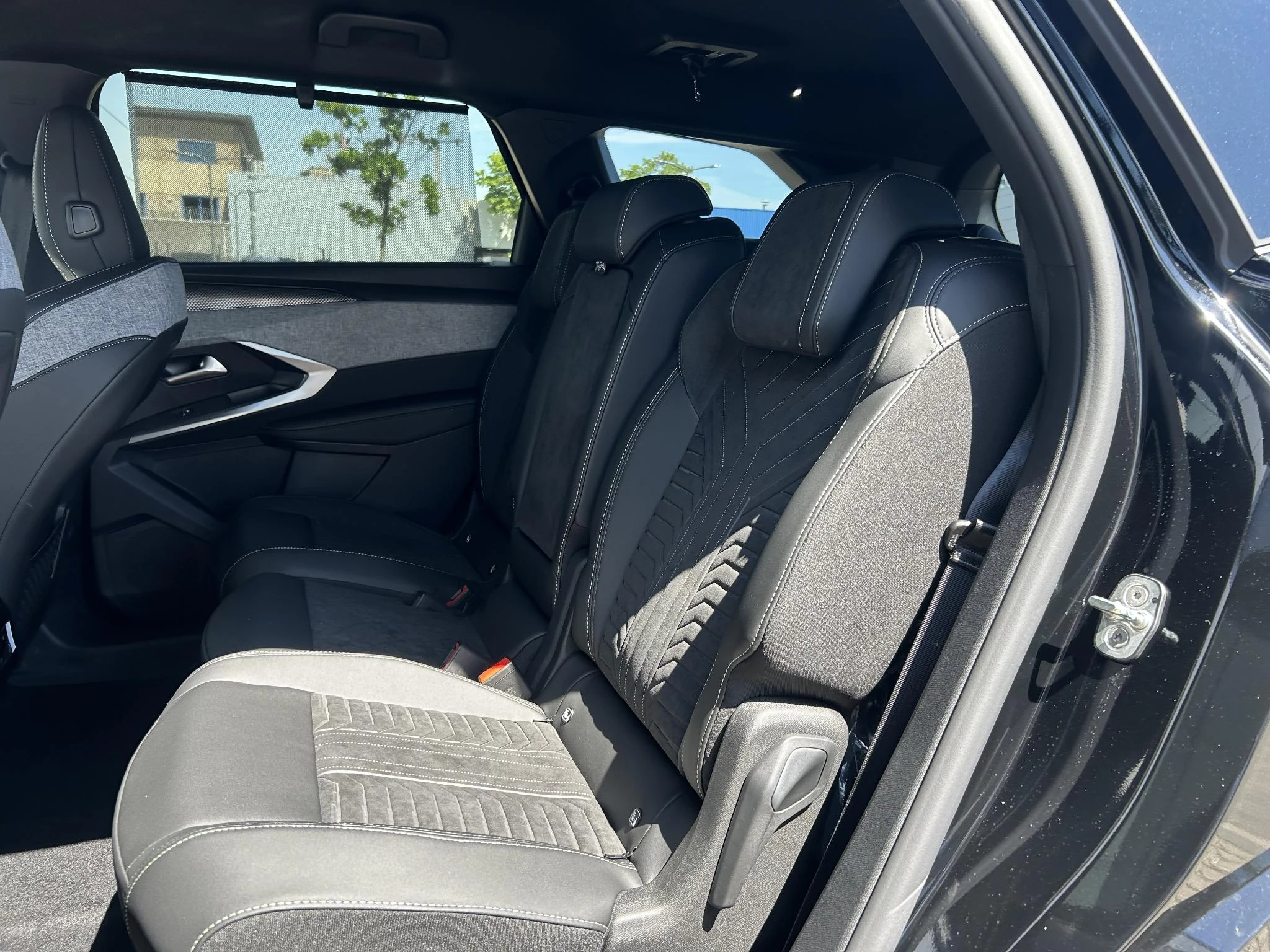 Peugeot-e-5008-image-21