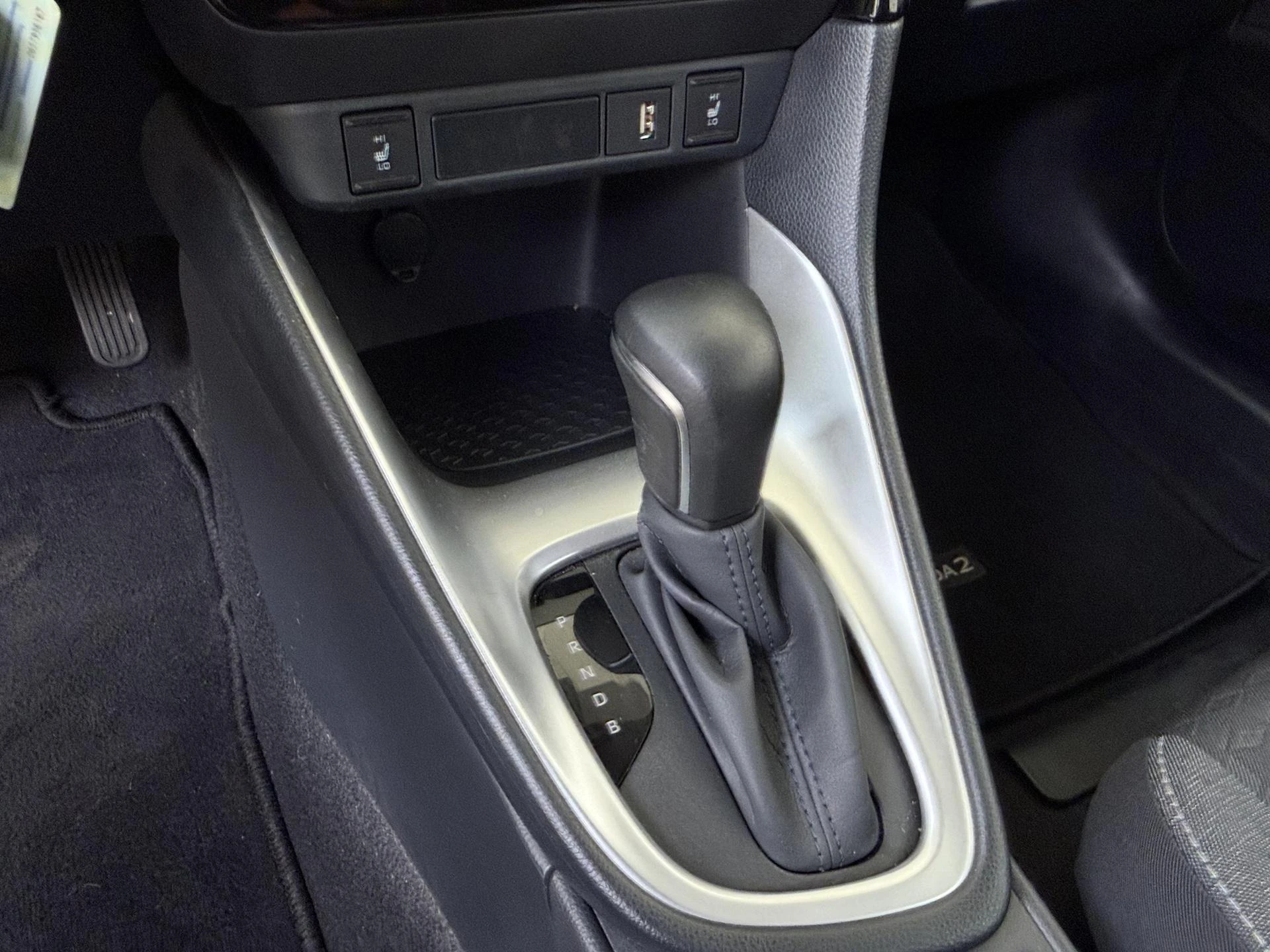 Mazda-2 Hybrid-image-13