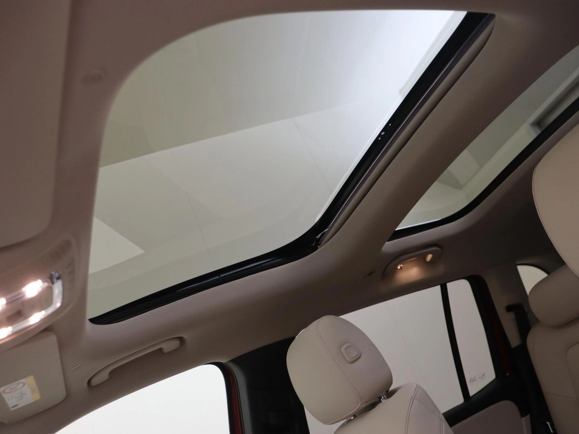 Mercedes-Benz-GLB-image-27