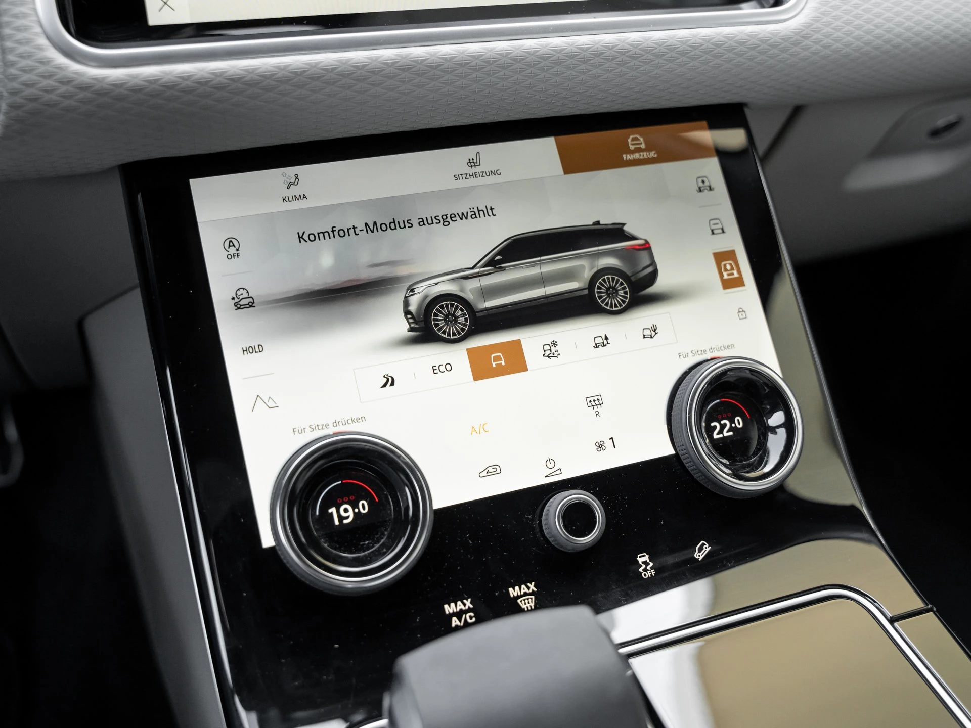 Land Rover-Range Rover Velar-image-15