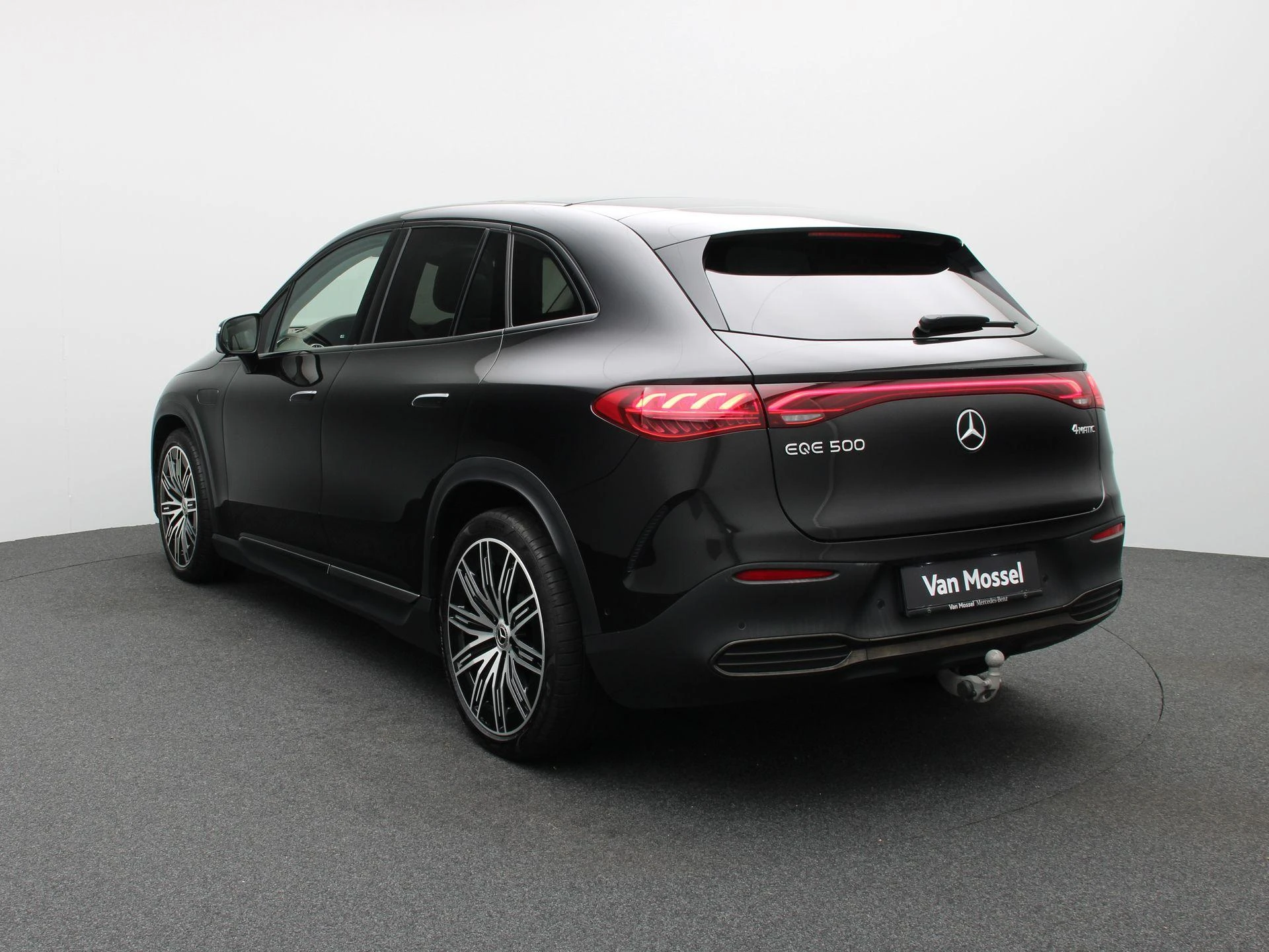 Mercedes-Benz-EQE-image-1